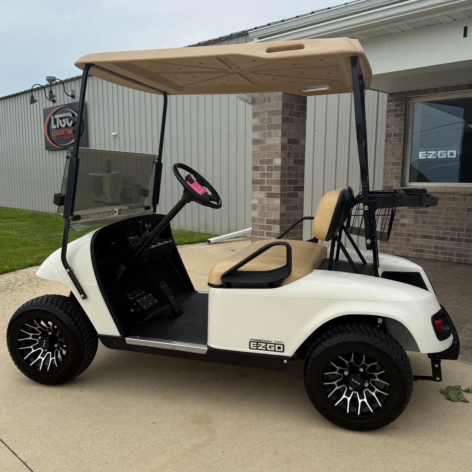 2013 E-Z-GO TXT Freedom Gasoline in New Hampton, Iowa - Photo 3