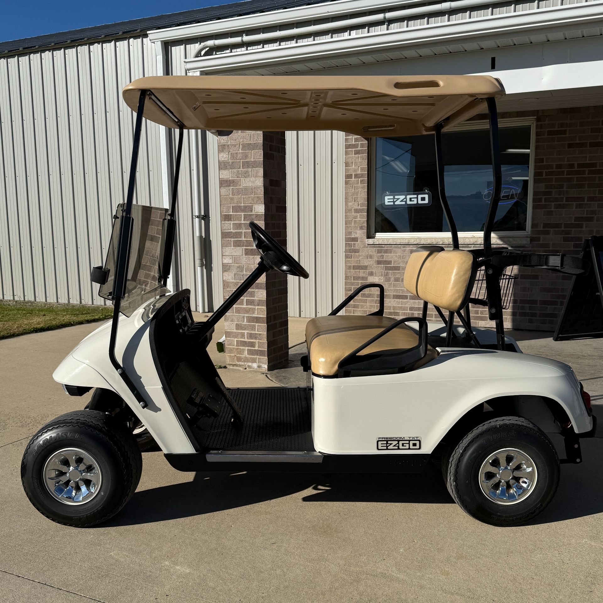 2013 E-Z-GO TXT Freedom Gasoline in New Hampton, Iowa - Photo 2