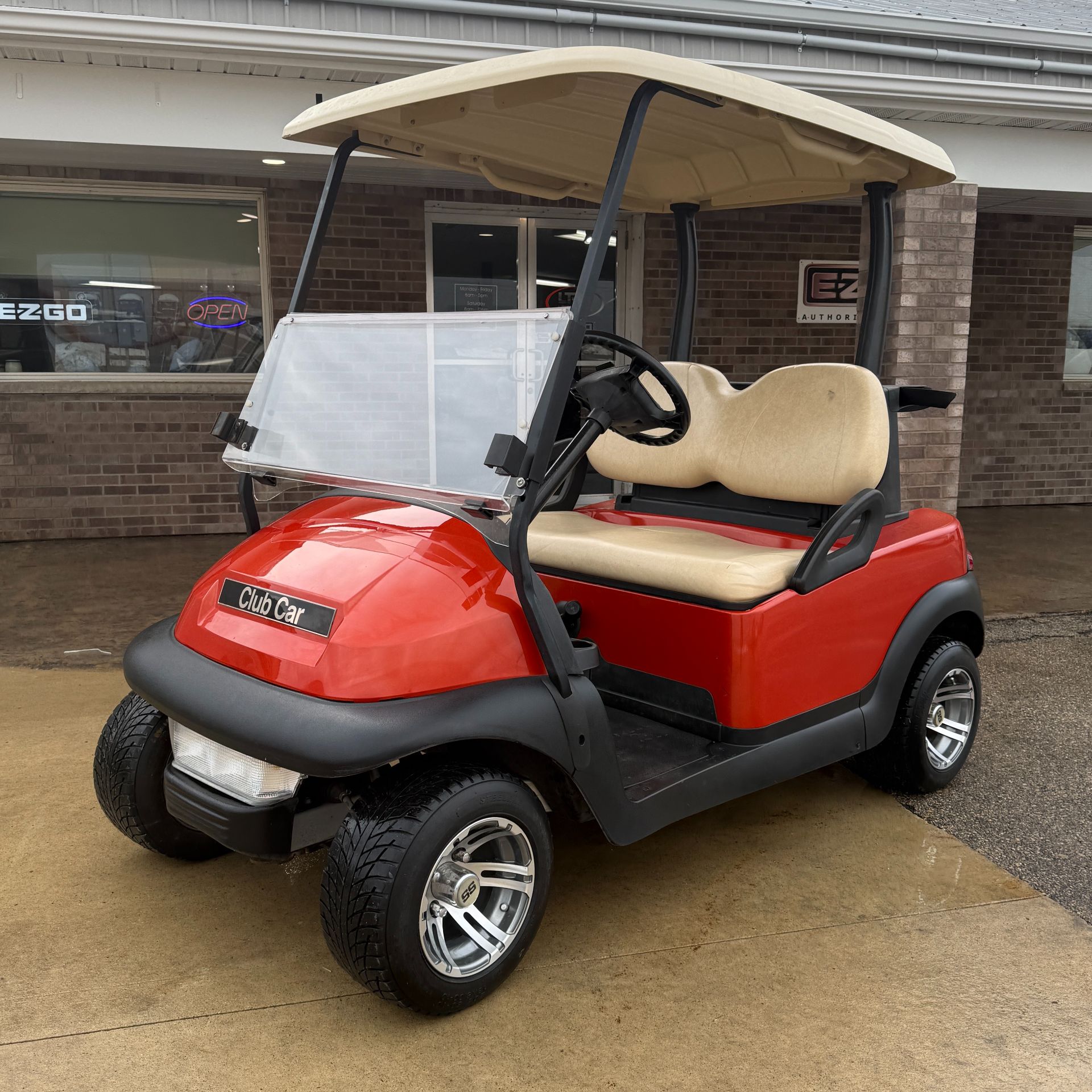 2004 Club Car Precedent in New Hampton, Iowa - Photo 1