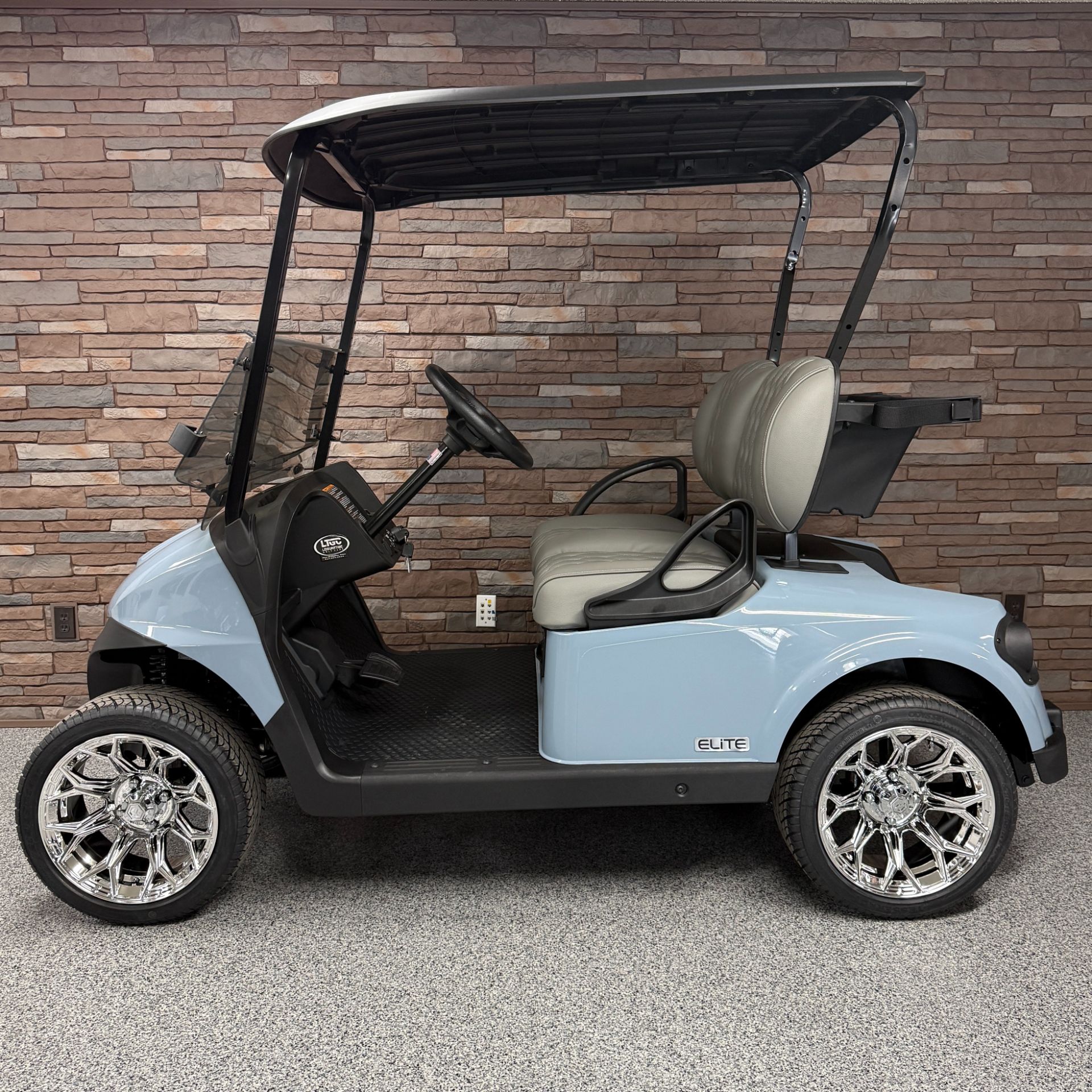 2026 E-Z-GO RXV 2 Freedom ELiTE Lithium in New Hampton, Iowa - Photo 2