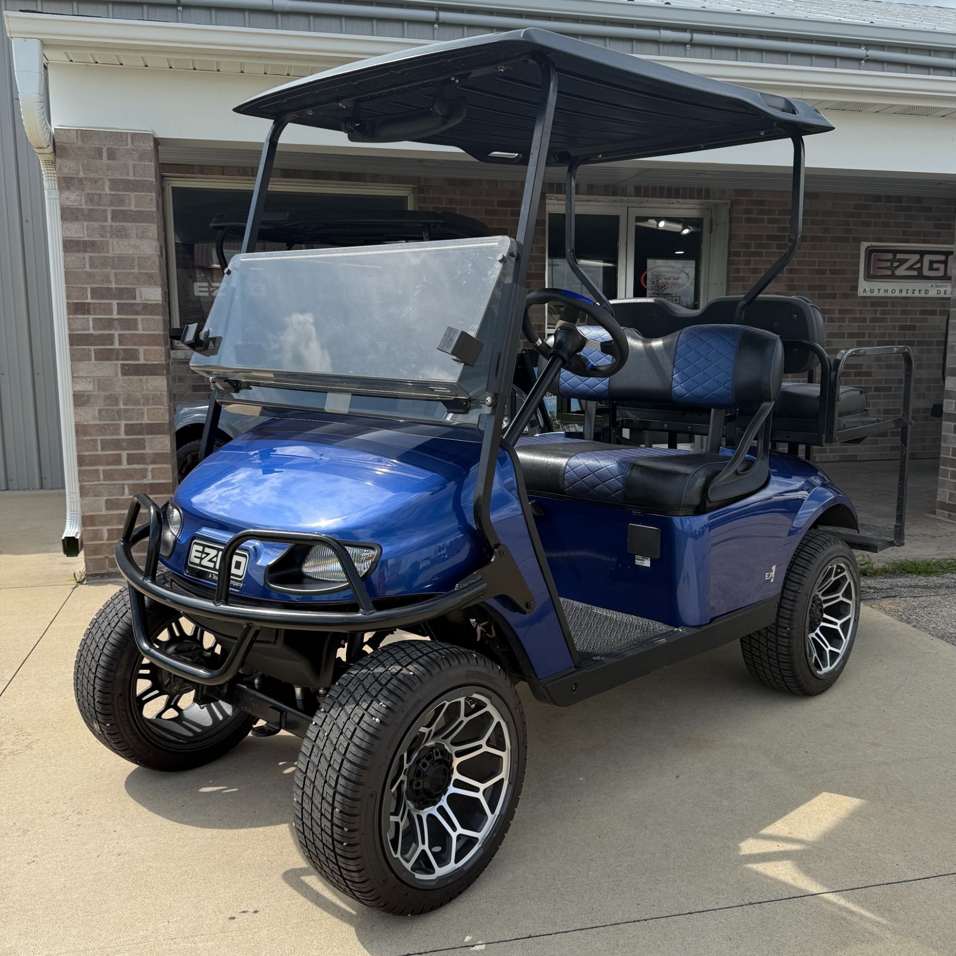 2020 E-Z-GO Valor Gas in New Hampton, Iowa - Photo 1