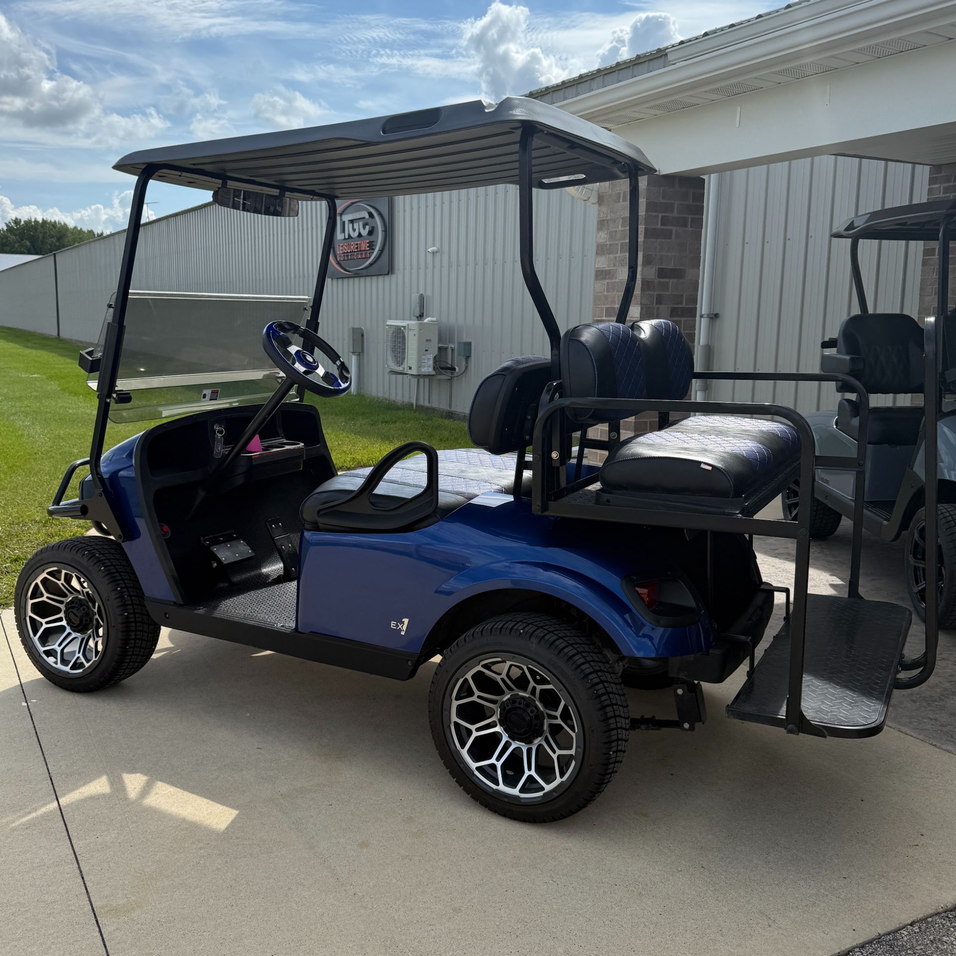 2020 E-Z-GO Valor Gas in New Hampton, Iowa - Photo 3