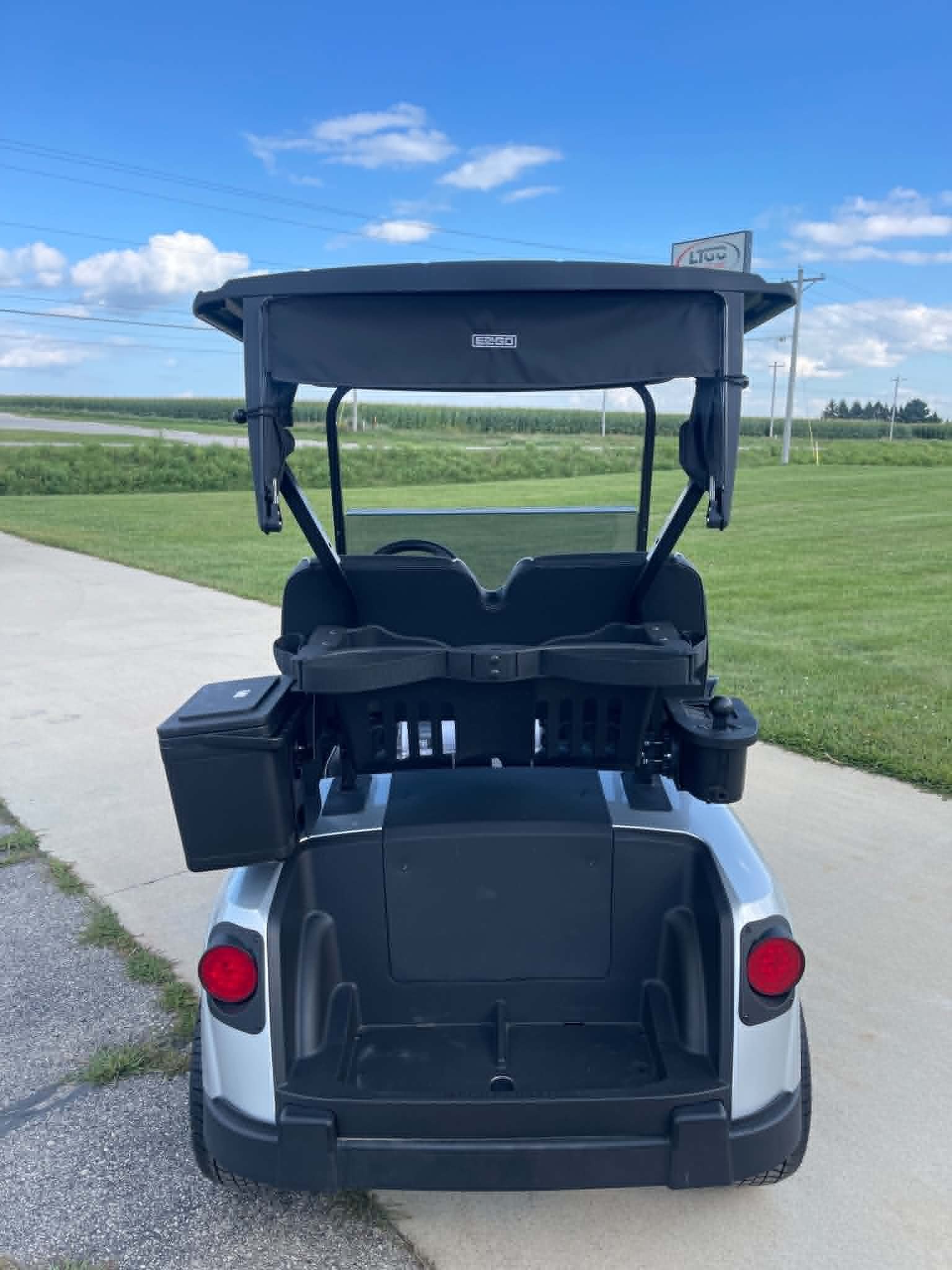 2026 EZGO RXV photo 4