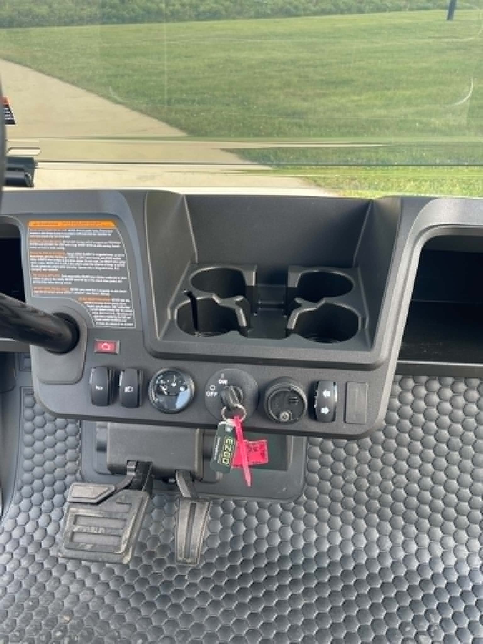 2026 EZGO RXV photo 8