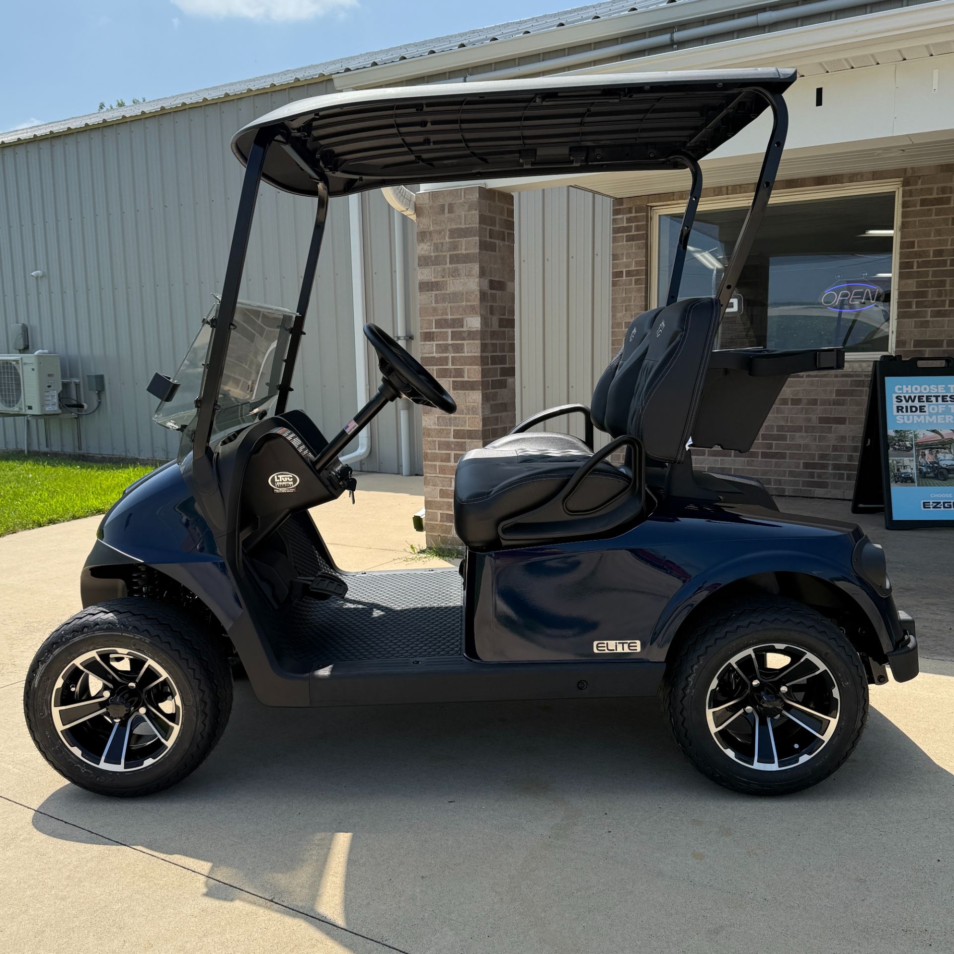 2026 E-Z-GO RXV 2 Freedom EX1 Gas in New Hampton, Iowa - Photo 2