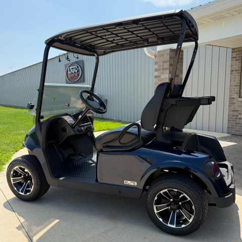 2026 E-Z-GO RXV 2 Freedom EX1 Gas in New Hampton, Iowa - Photo 3