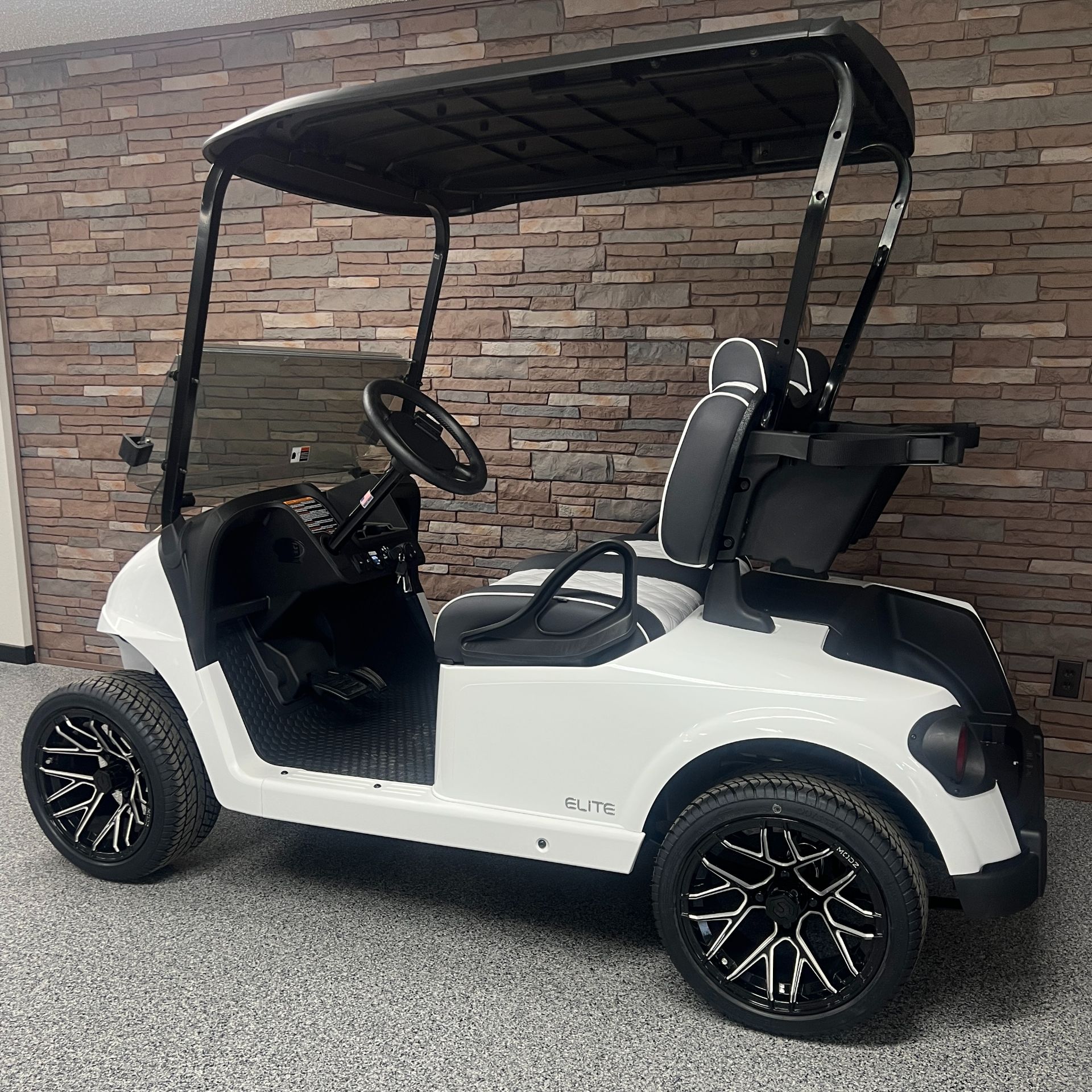 2026 E-Z-GO RXV 2 Freedom EX1 Gas in New Hampton, Iowa - Photo 3