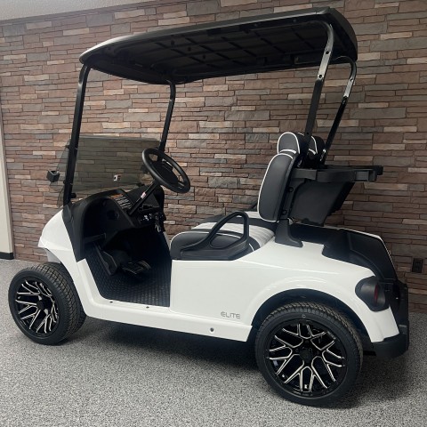 2026 E-Z-GO RXV 2 Freedom EX1 Gas in New Hampton, Iowa - Photo 3