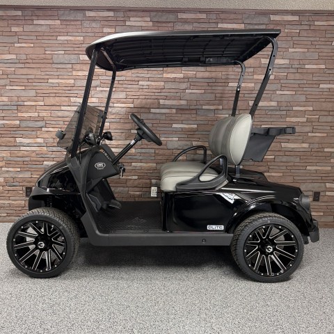 2026 E-Z-GO RXV 2 Freedom EX1 Gas in New Hampton, Iowa - Photo 2