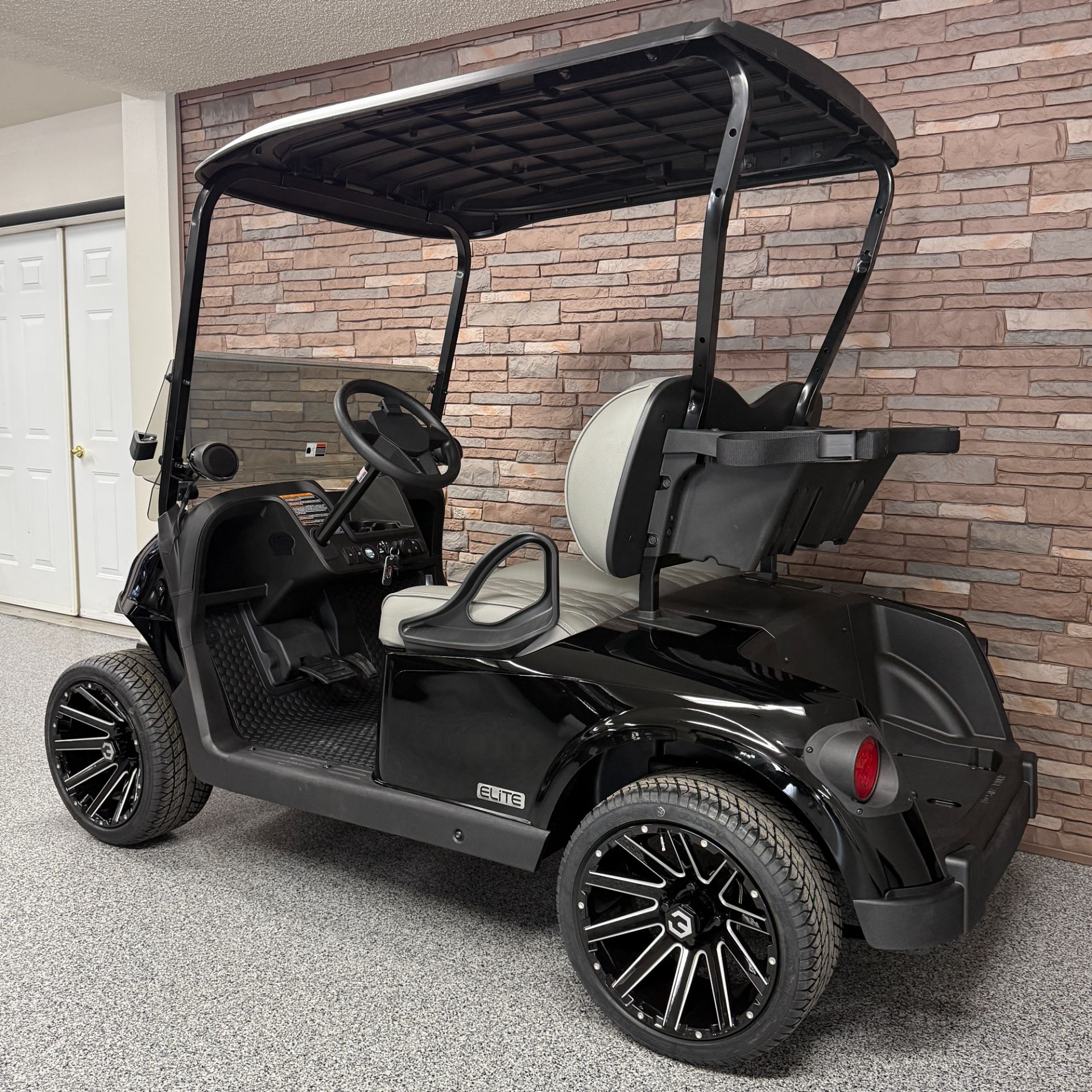 2026 E-Z-GO RXV 2 Freedom EX1 Gas in New Hampton, Iowa - Photo 3