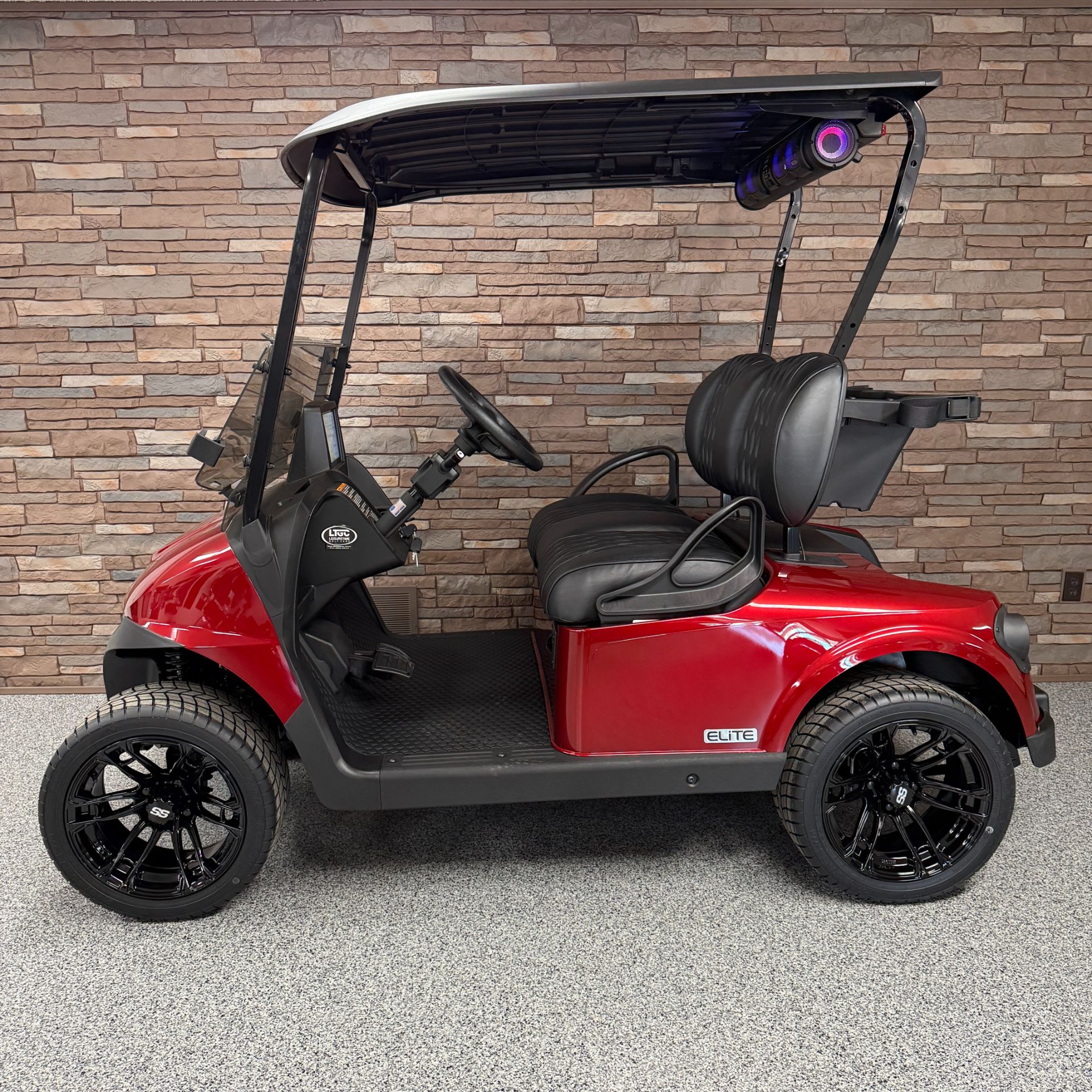 2026 E-Z-GO RXV Freedom ELiTE 2.2 with Technology Package in New Hampton, Iowa - Photo 2