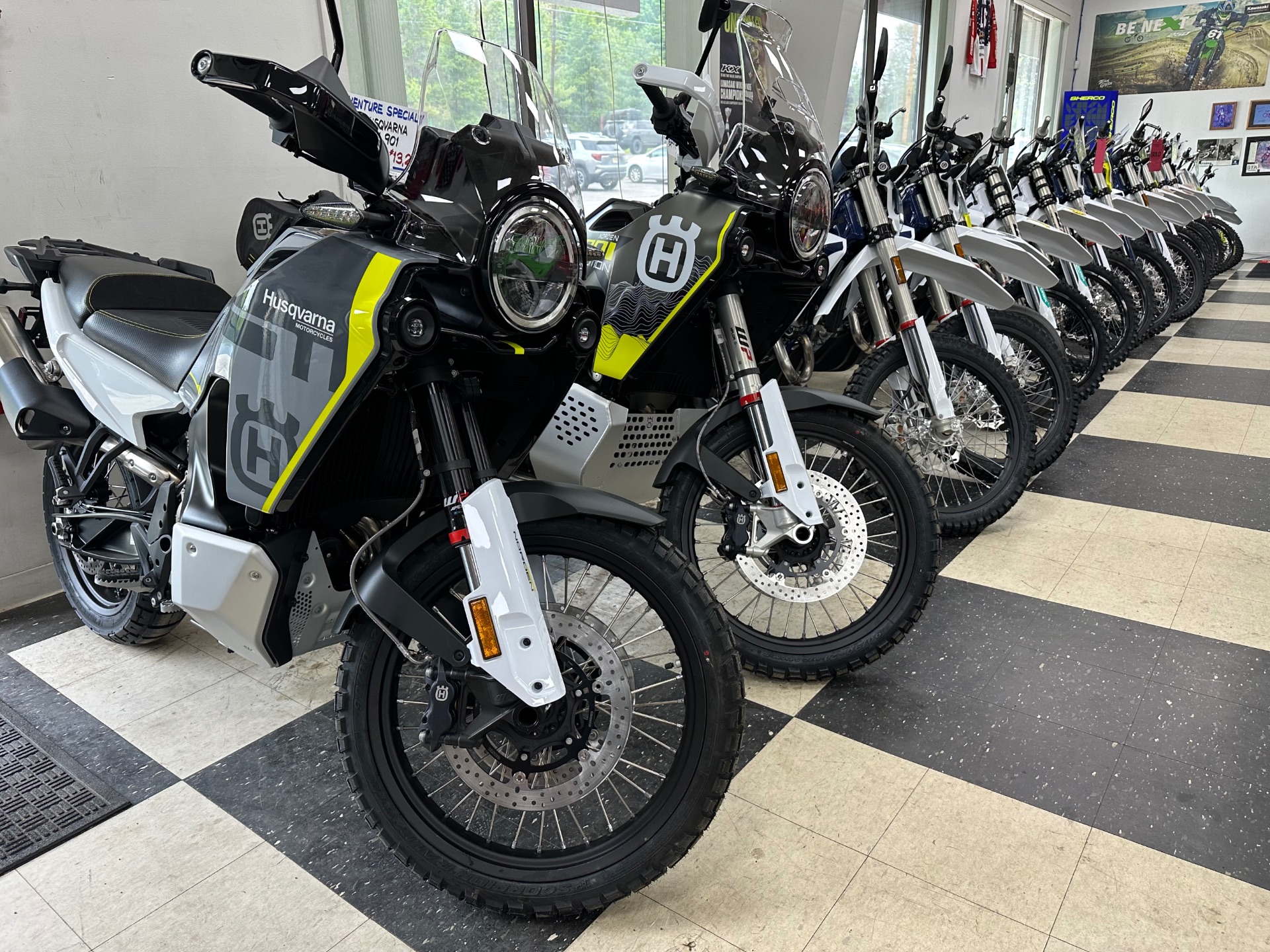 2025 Husqvarna Norden 901 3