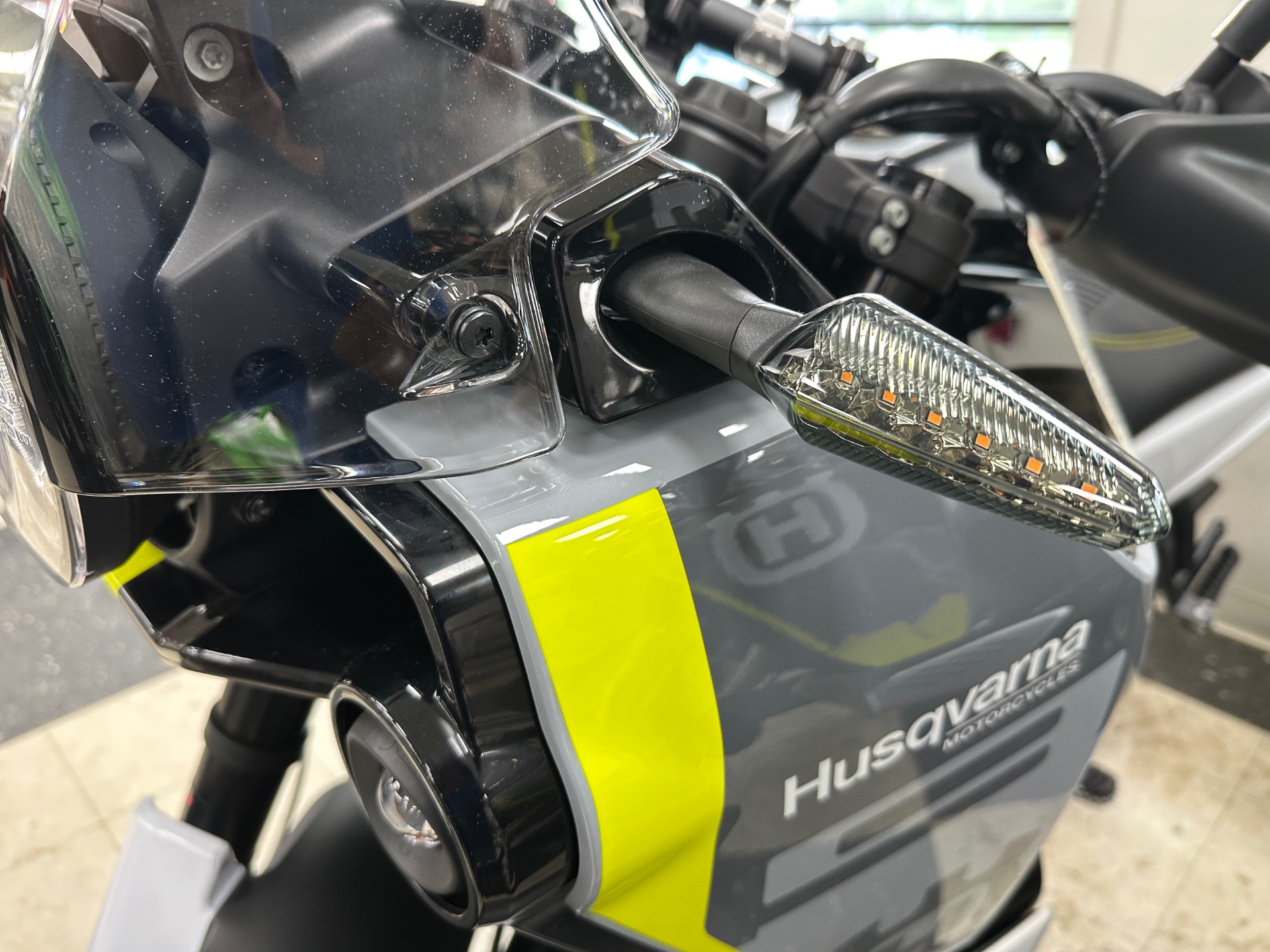 2025 Husqvarna Norden 901 5