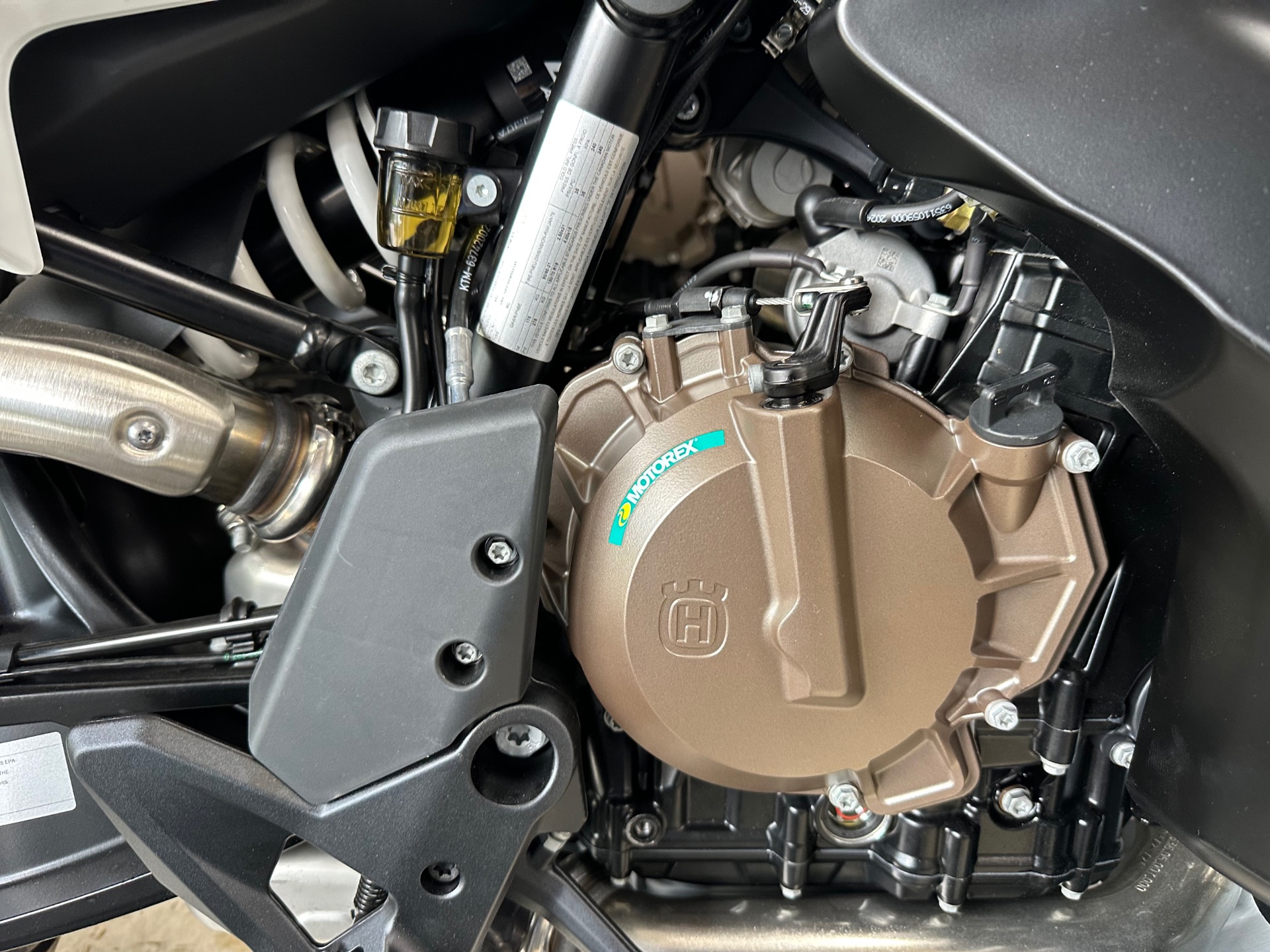 2025 Husqvarna Norden 901 6