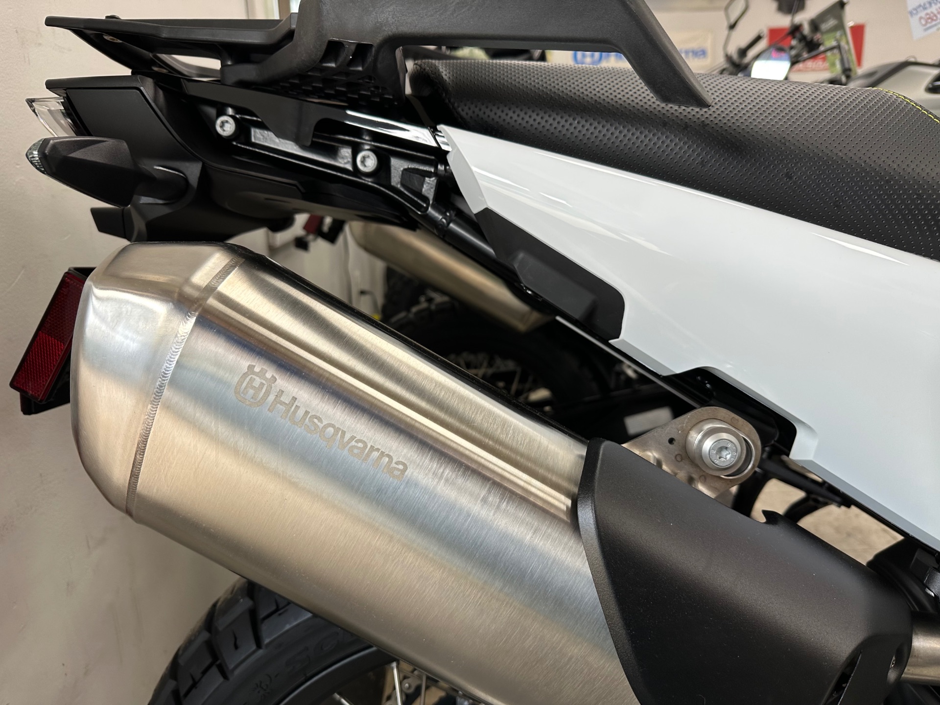 2025 Husqvarna Norden 901 12