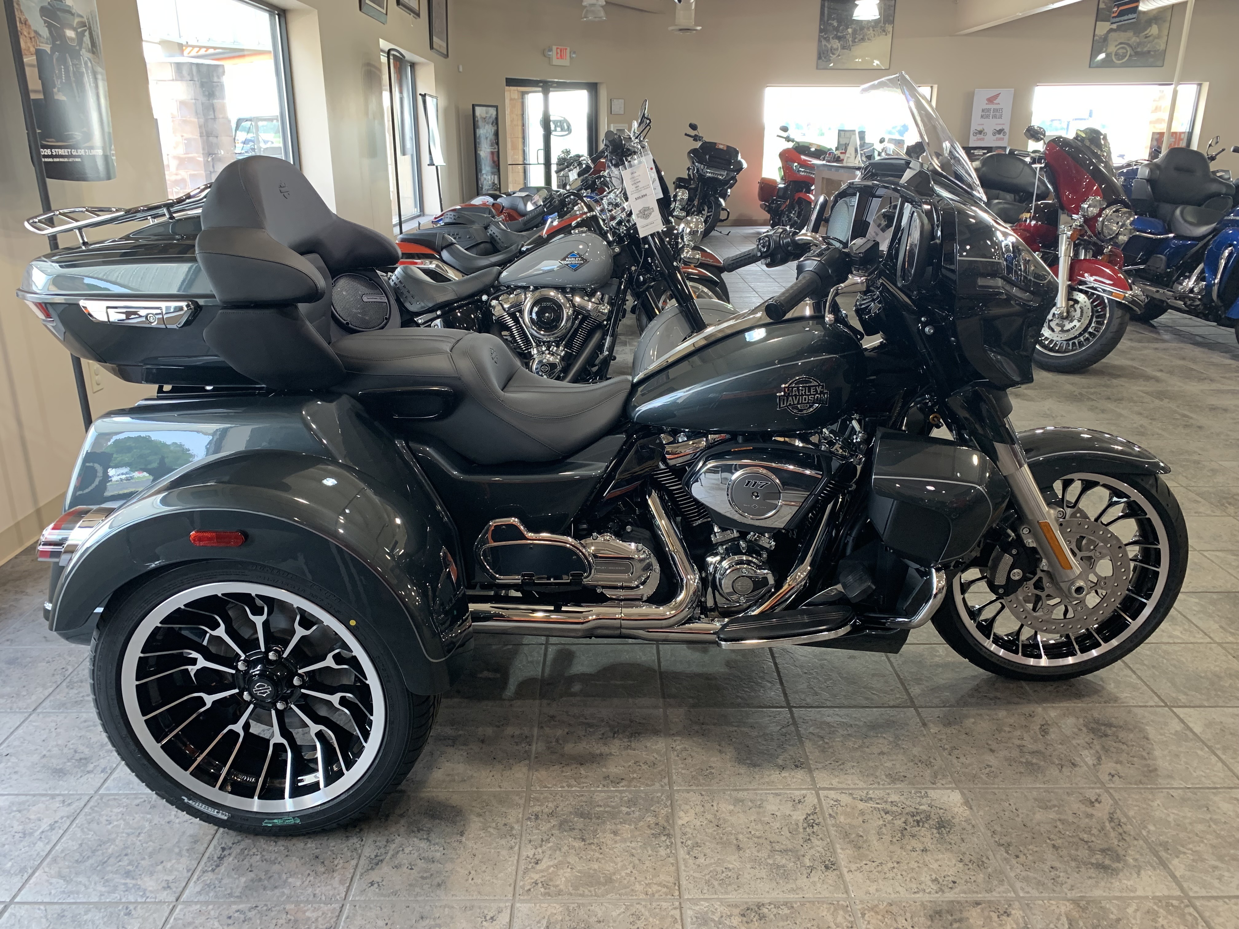 2026 Harley-Davidson Street Glide® 3 Limited 1