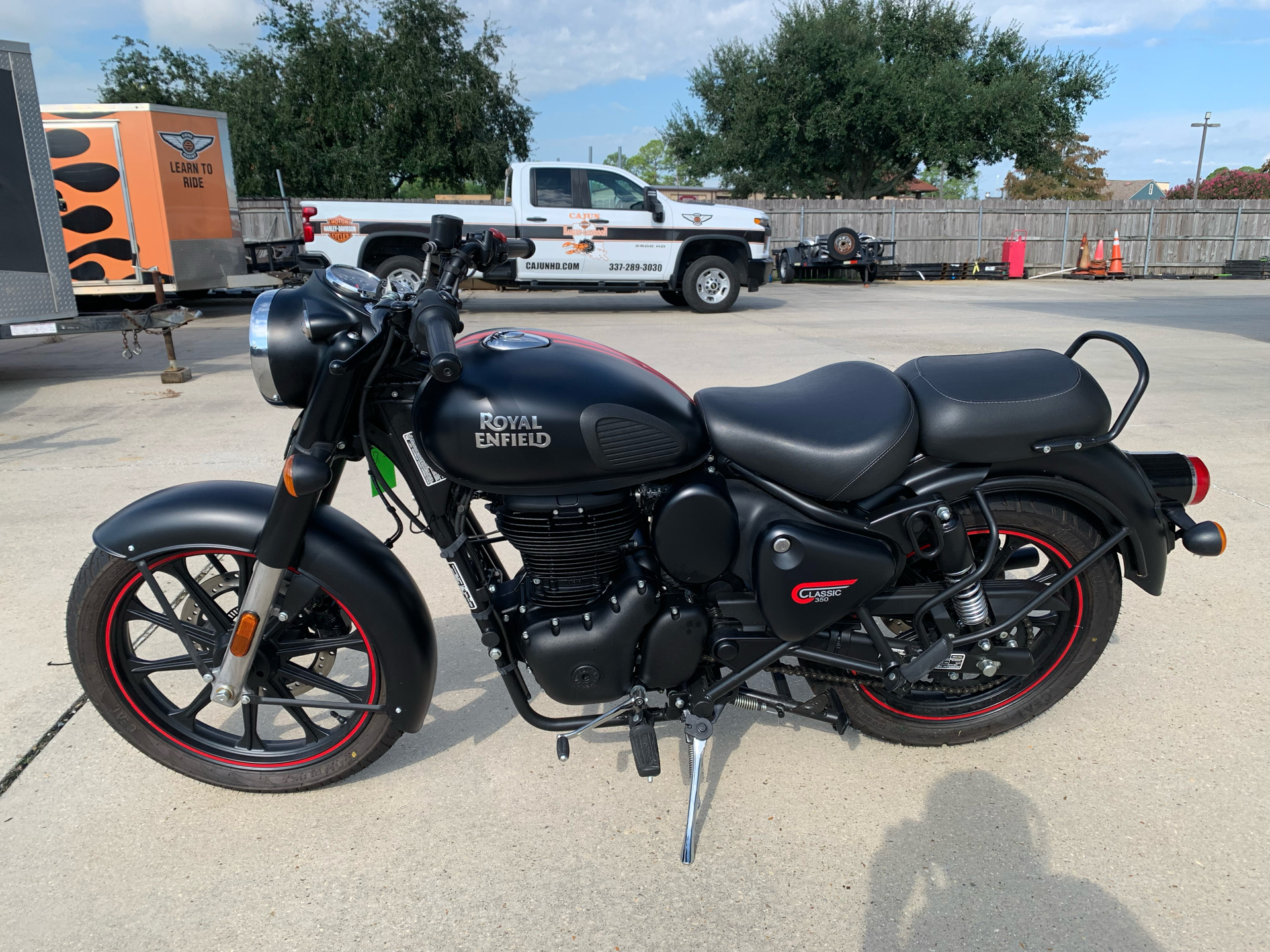 2023 Royal Enfield Classic 350 in Scott, Louisiana - Photo 2