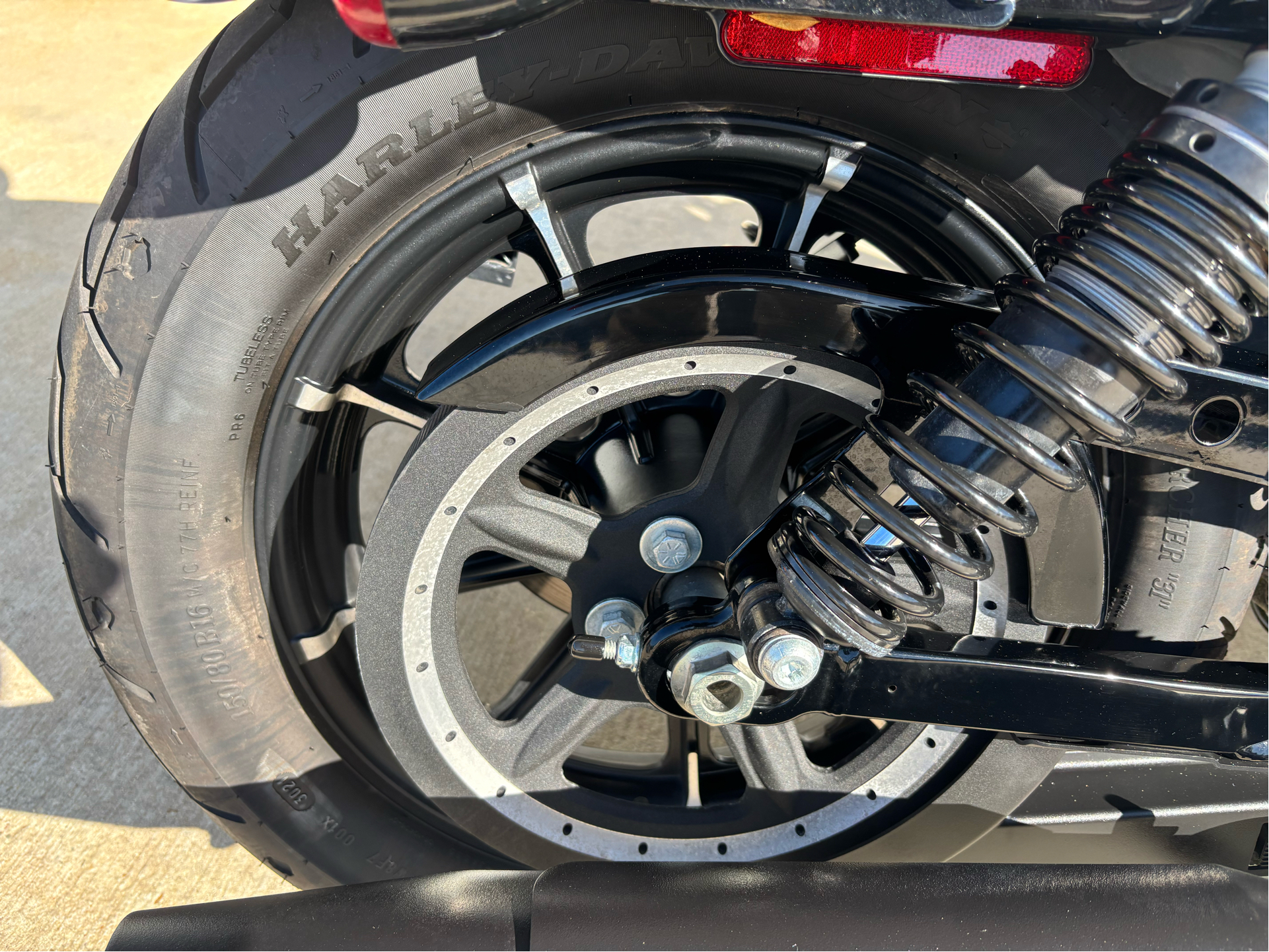 2022 Harley-Davidson Iron 883™ in Scott, Louisiana - Photo 11