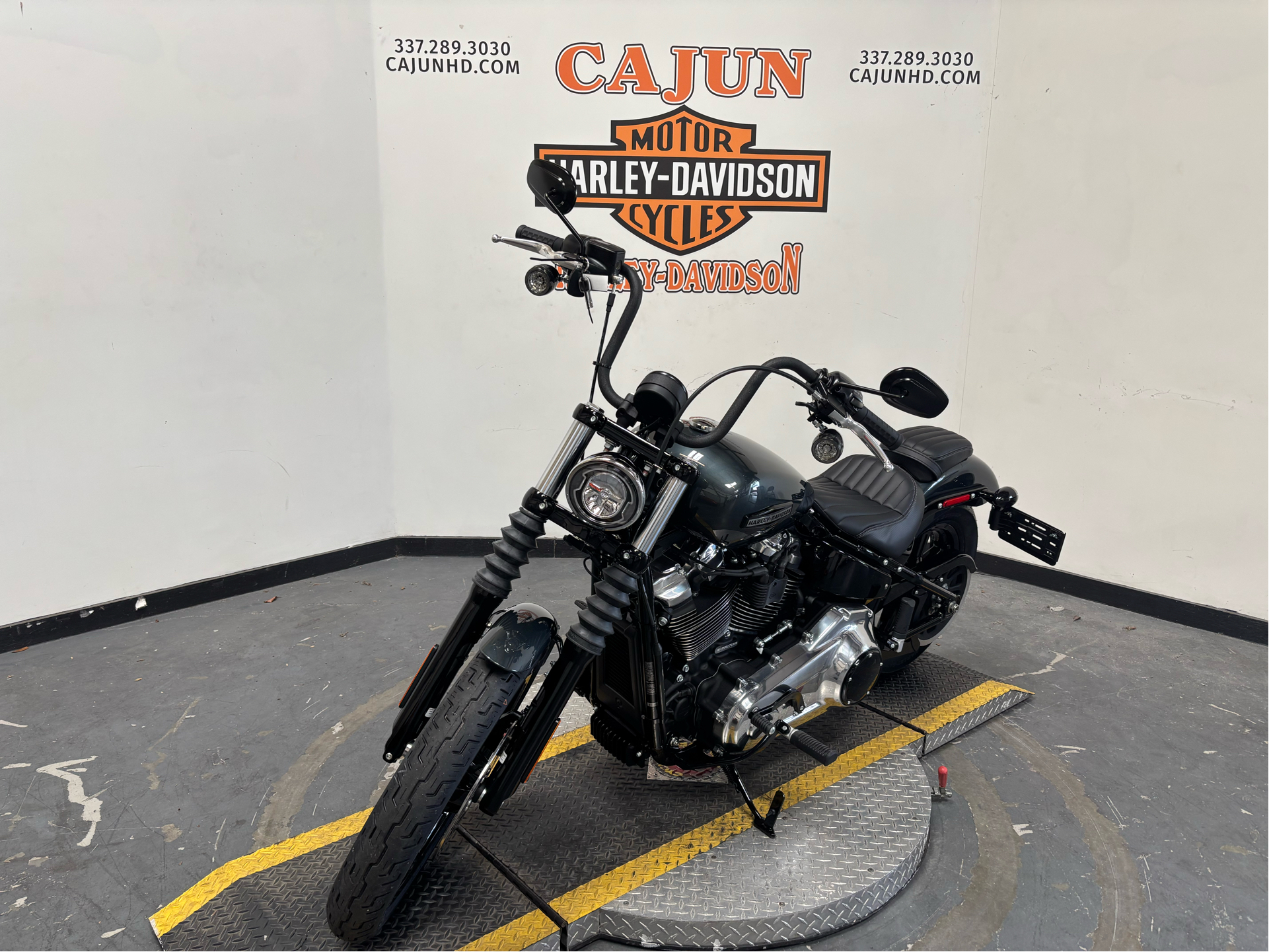2025 Harley-Davidson Street Bob® in Scott, Louisiana - Photo 6