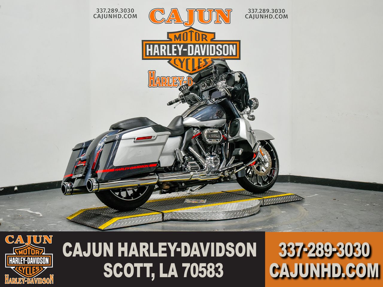 2019 Harley-Davidson CVO™ Street Glide® in Scott, Louisiana - Photo 8