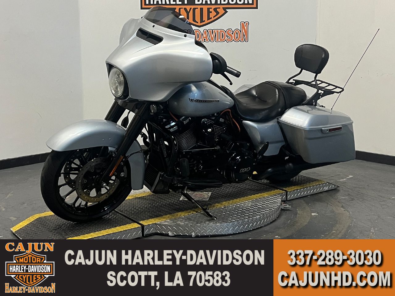 blacked out - Photo 4