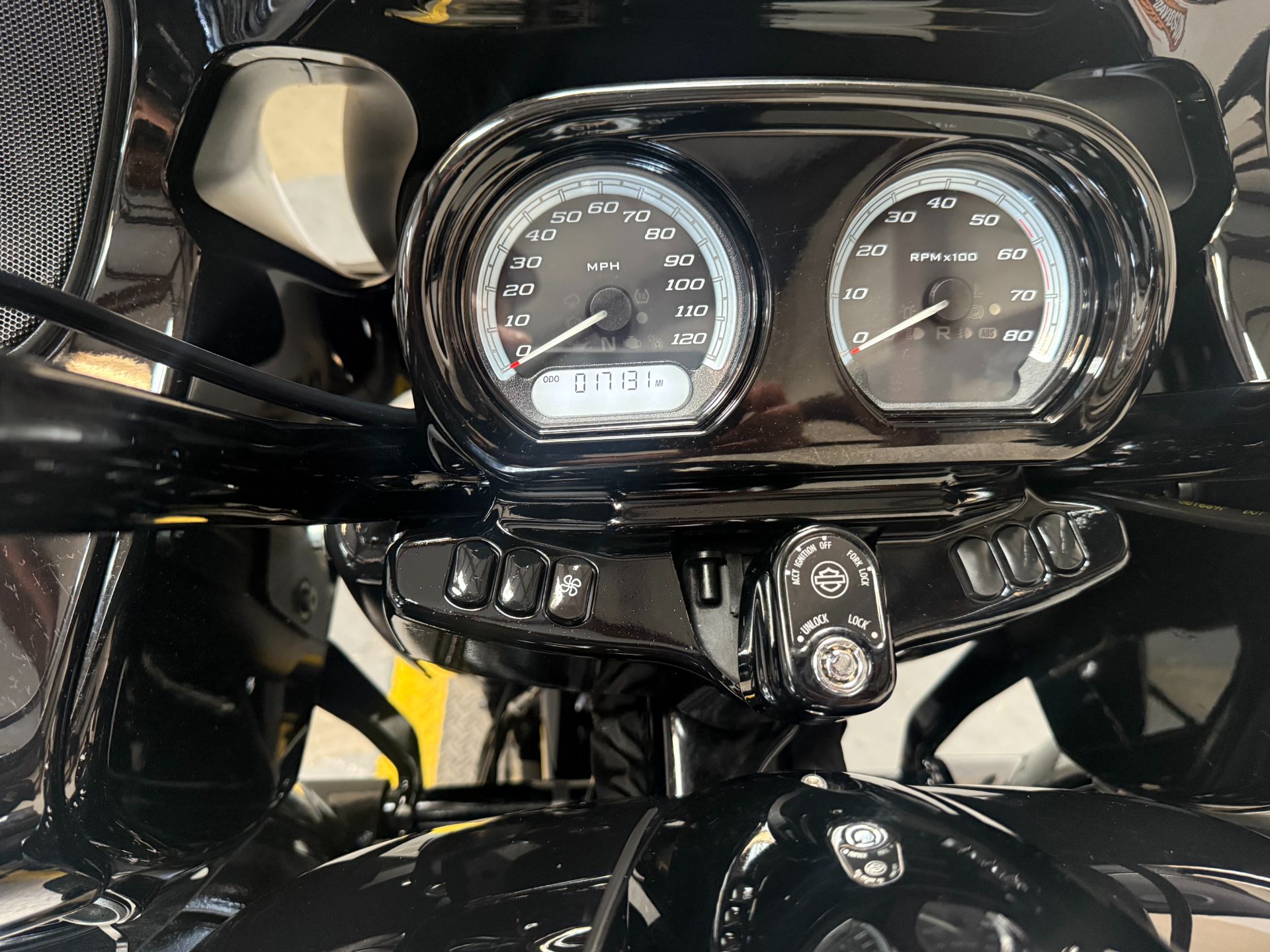 2021 Harley-Davidson Road Glide® Limited 6