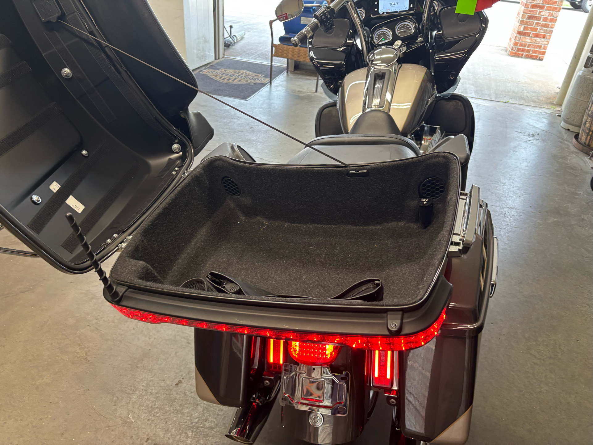 2023 Harley-Davidson Road Glide® Limited in Scott, Louisiana - Photo 10