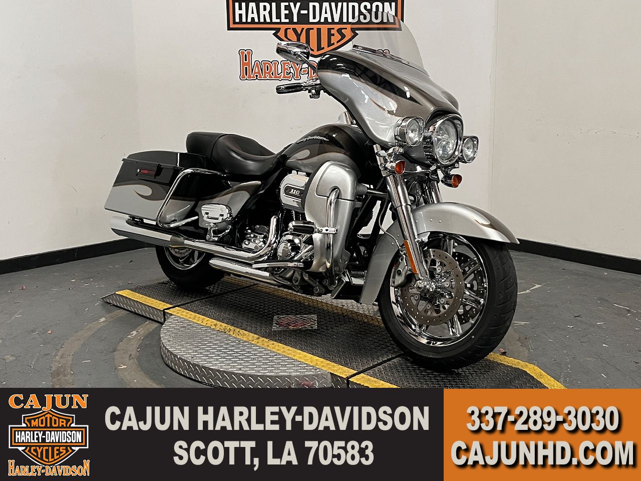 2013 Harley-Davidson CVO™ Ultra Classic® Electra Glide® in Scott, Louisiana - Photo 2