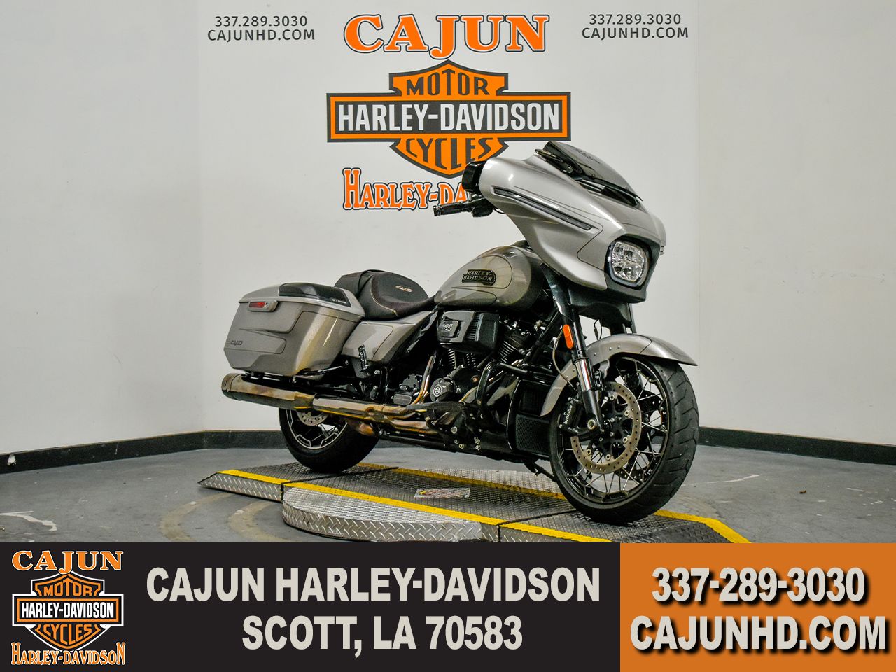 CVO Street Glide - Photo 2