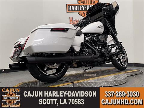 black trim - Photo 8