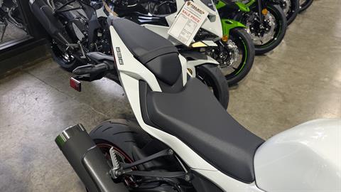 2025 Kawasaki Ninja ZX-6R in Lacey, Washington - Photo 3