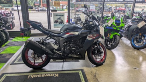 2027 Kawasaki Ninja ZX-6R ABS — photo 1 of 8