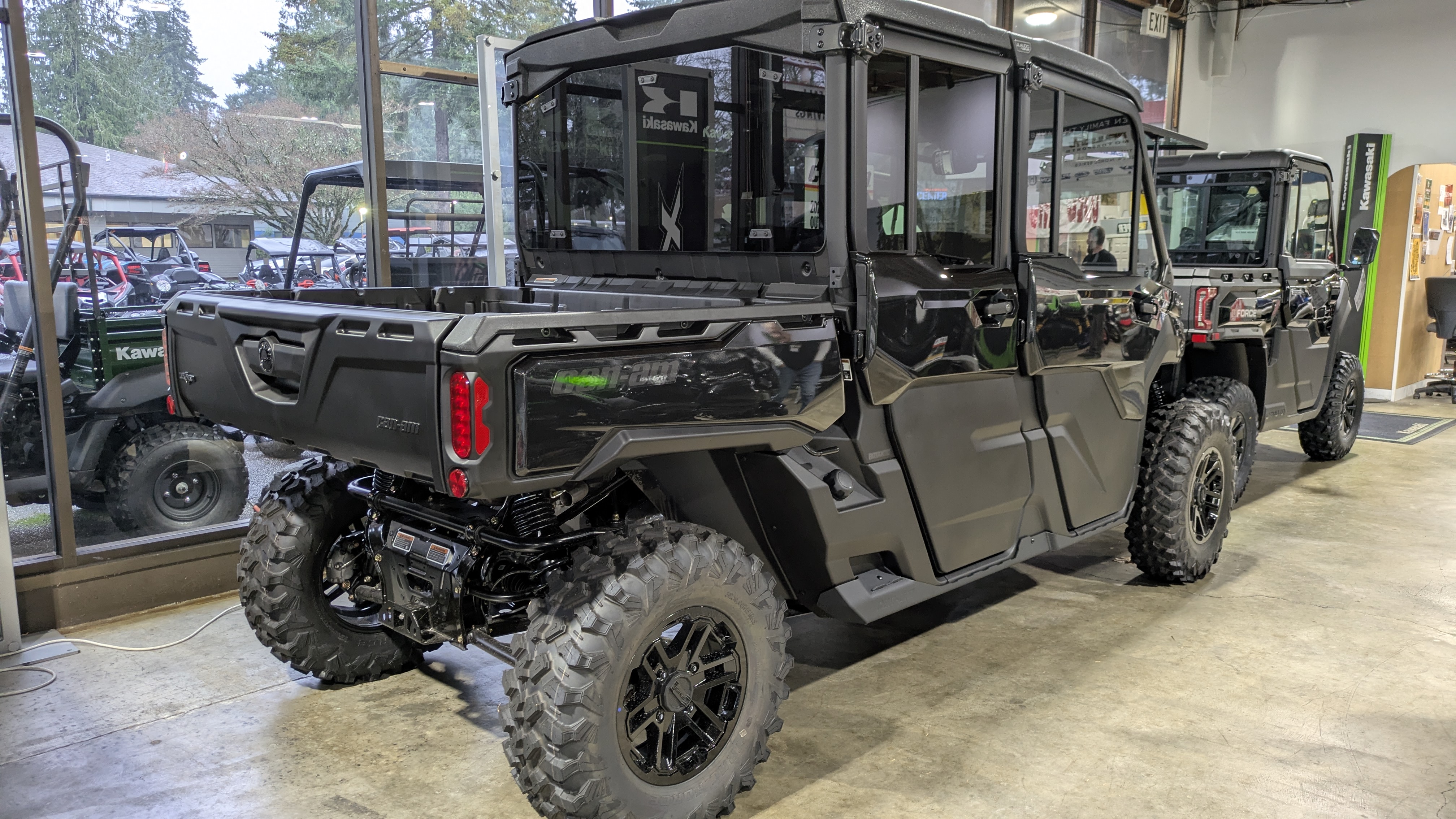 2025 Can-Am Defender MAX Lone Star CAB in Lacey, Washington - Photo 2