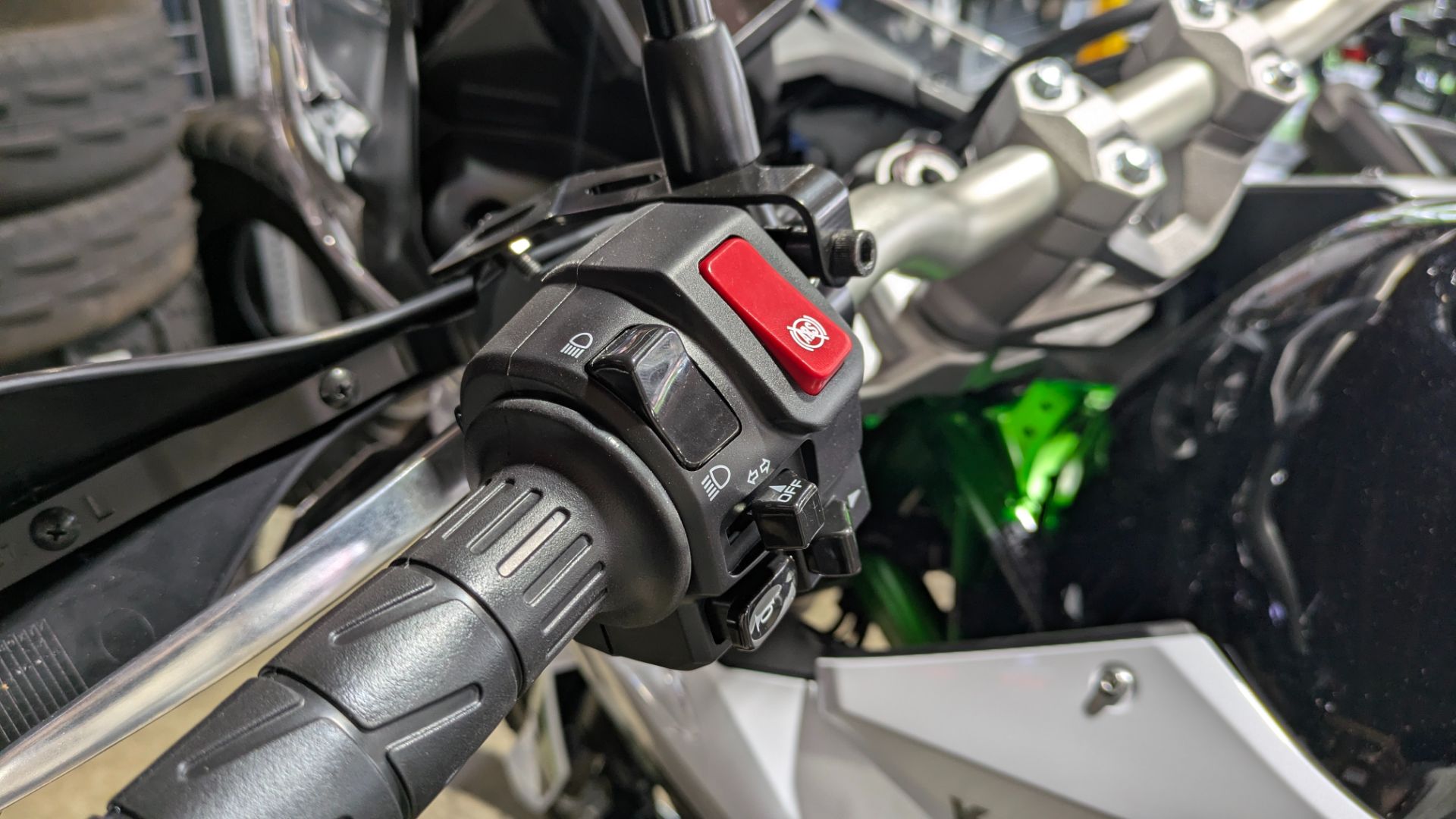 2026 Kawasaki KLE®500 SE ABS 6