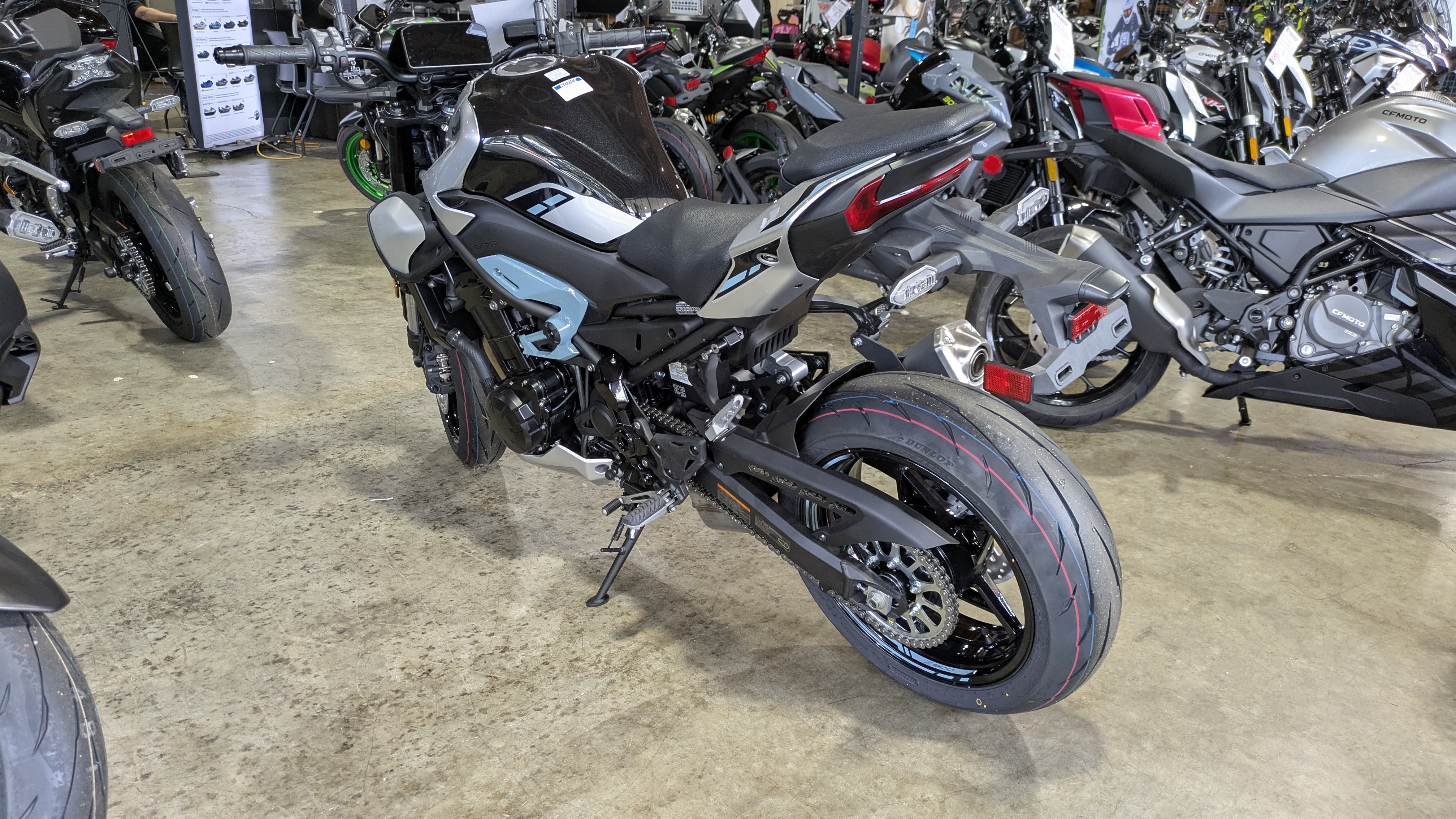 2025 Kawasaki Z900 ABS 4