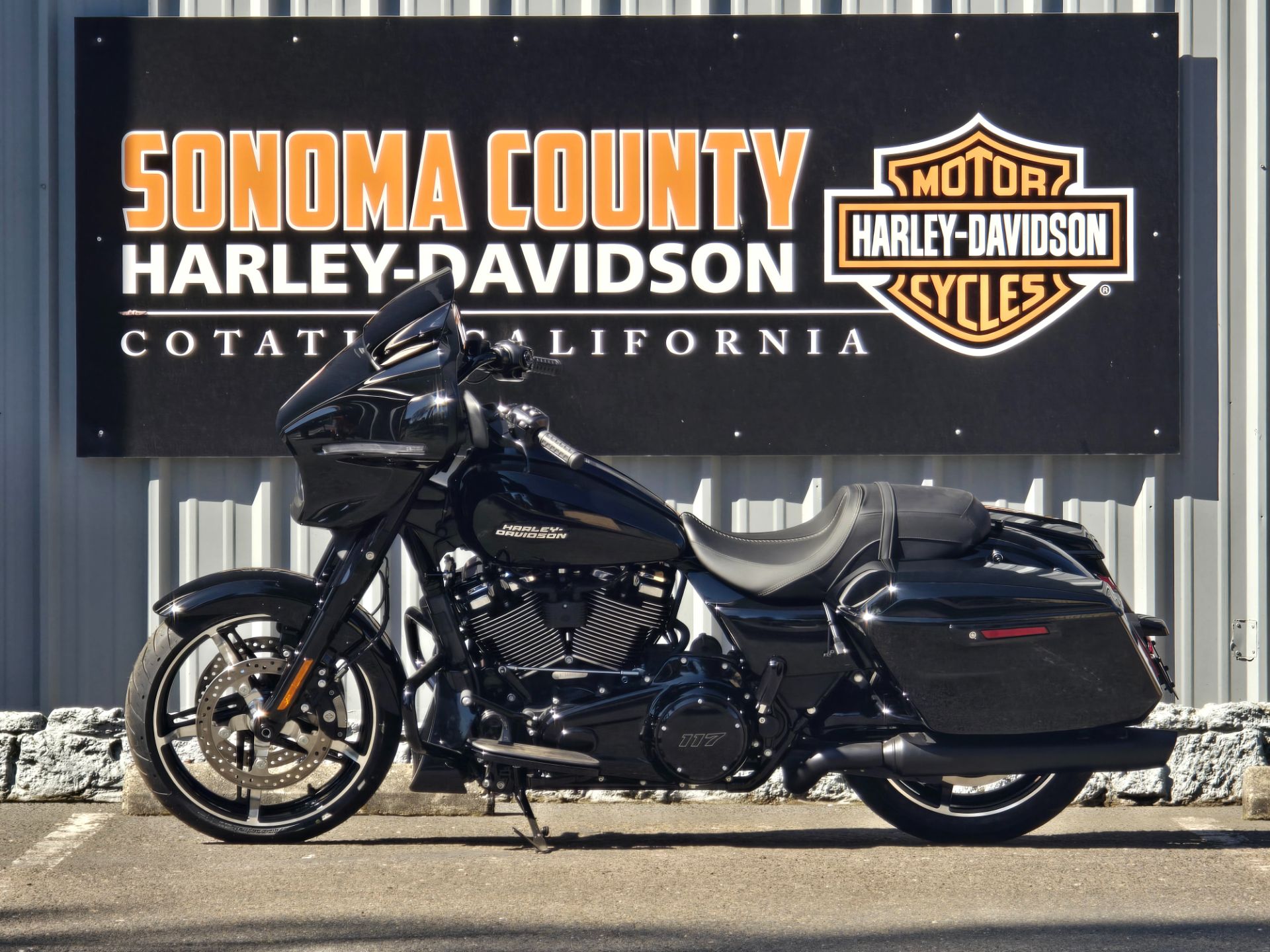 2025 Harley-Davidson Street Glide® in Cotati, California - Photo 3