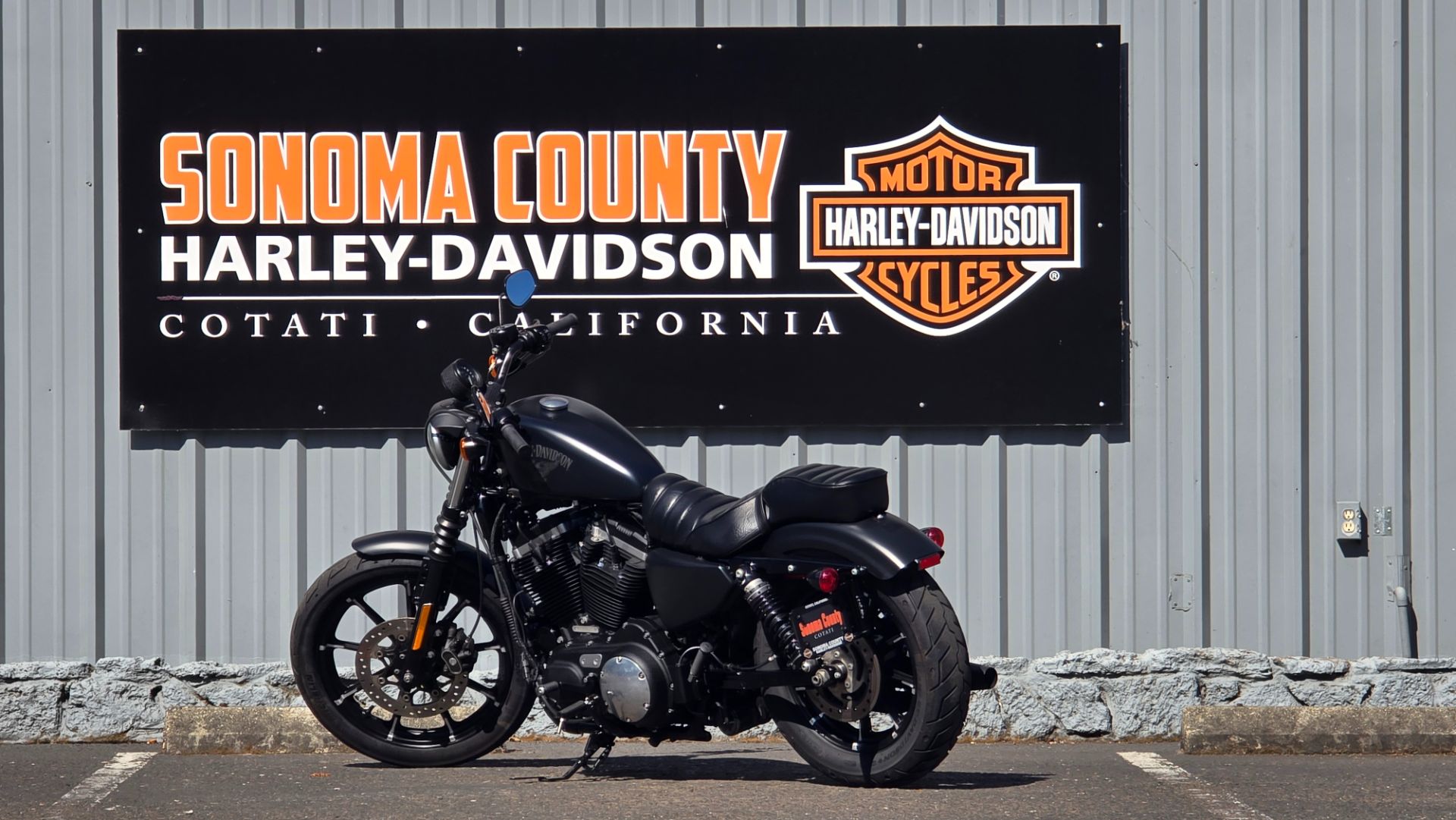 2016 Harley-Davidson Iron 883™ in Cotati, California - Photo 4
