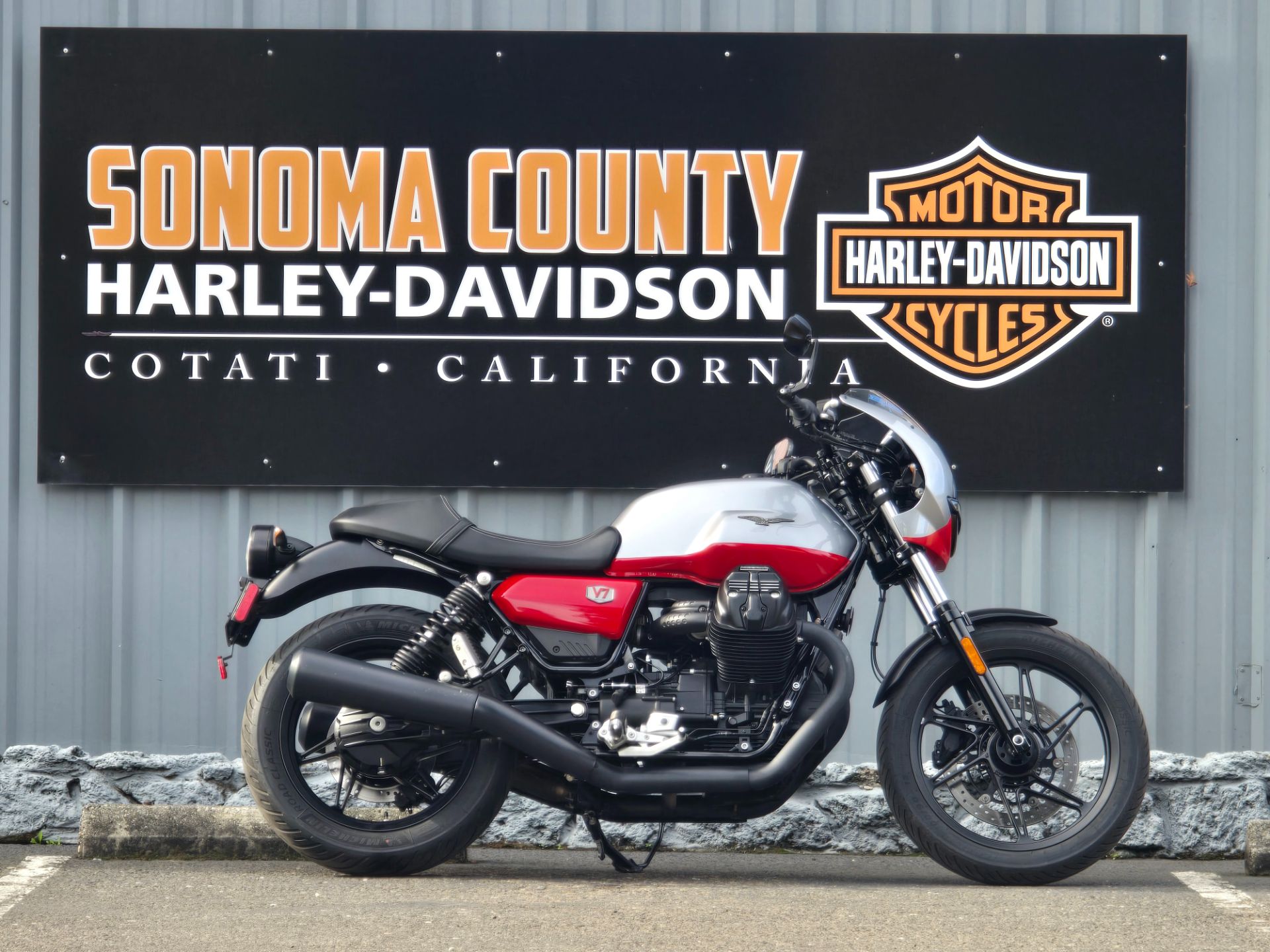 2024 Moto Guzzi V7 Stone Corsa in Cotati, California - Photo 1