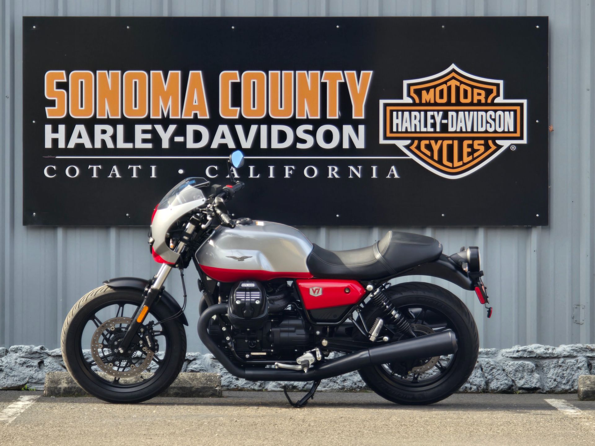 2024 Moto Guzzi V7 Stone Corsa in Cotati, California - Photo 3