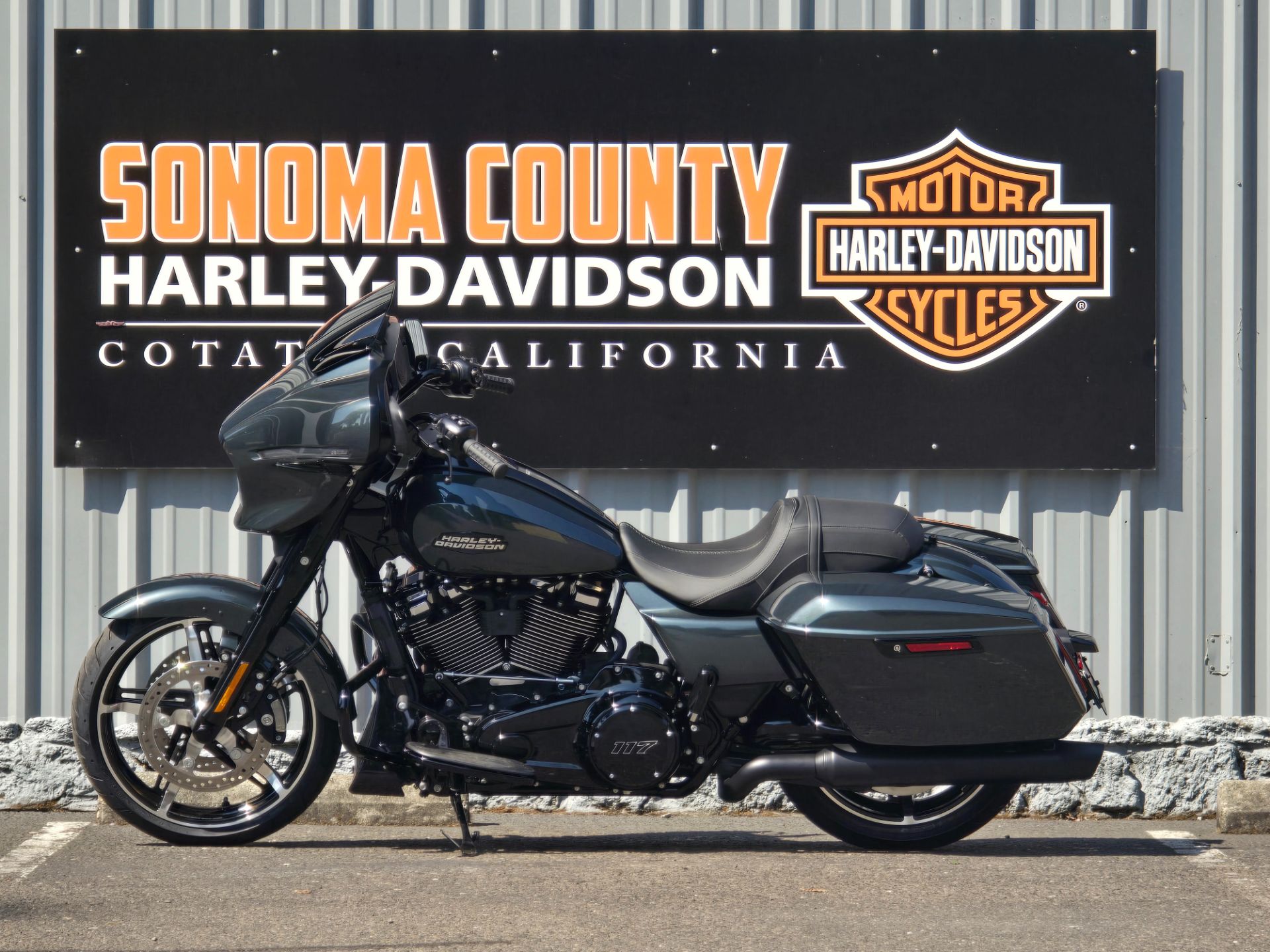 2025 Harley-Davidson Street Glide® in Cotati, California - Photo 3