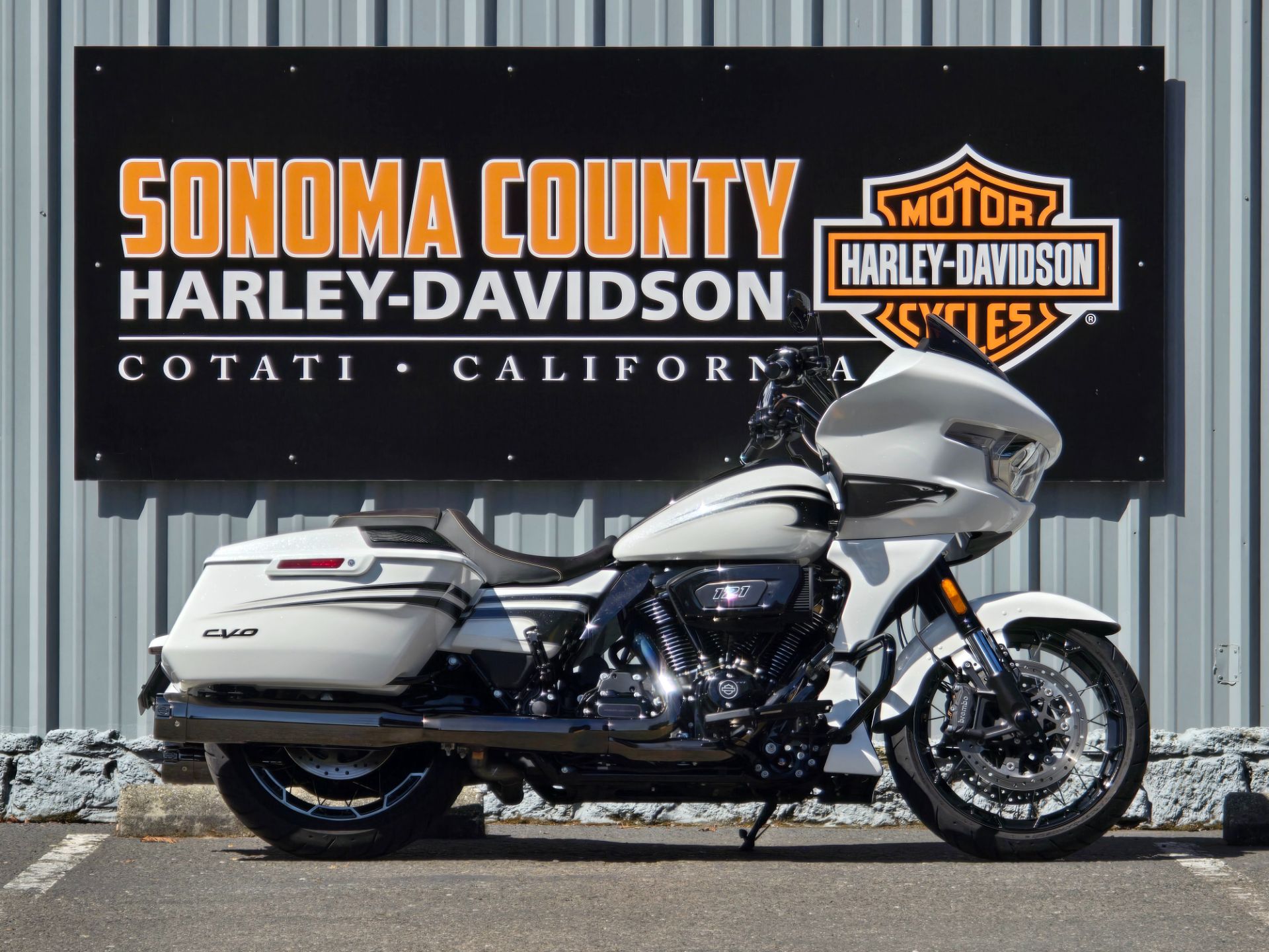2023 Harley-Davidson CVO™ Road Glide® in Cotati, California - Photo 1