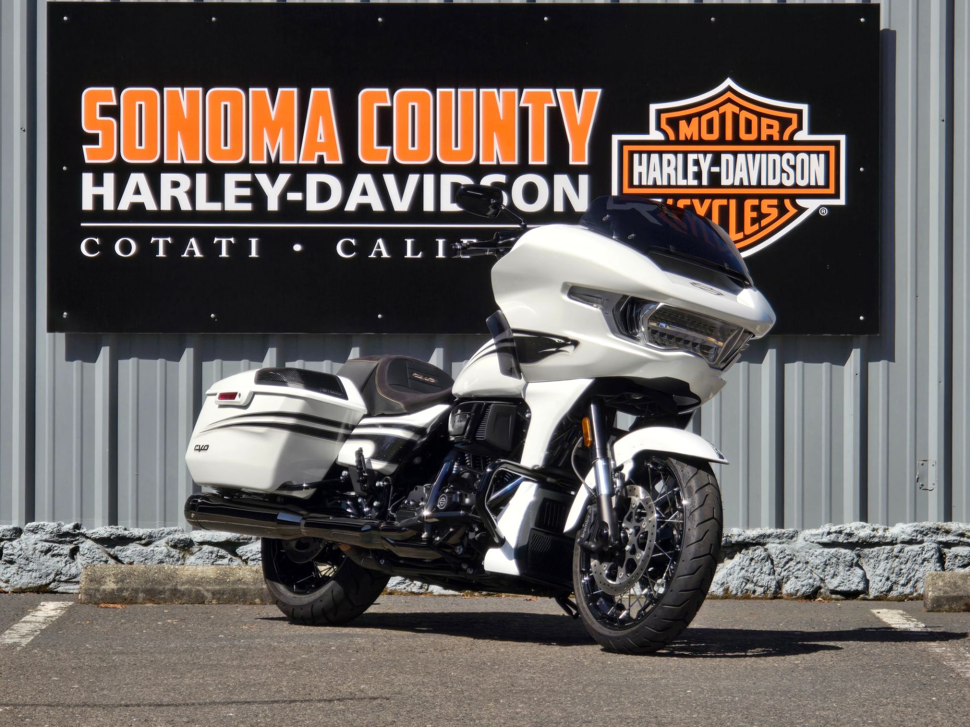 2023 Harley-Davidson CVO™ Road Glide® in Cotati, California - Photo 2