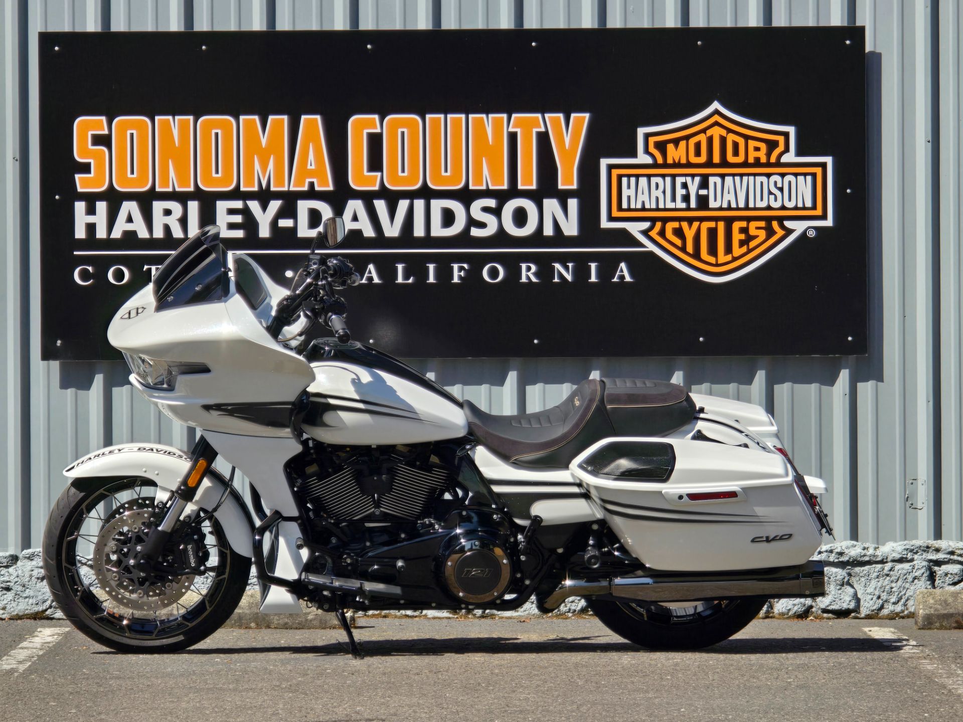2023 Harley-Davidson CVO™ Road Glide® in Cotati, California - Photo 3