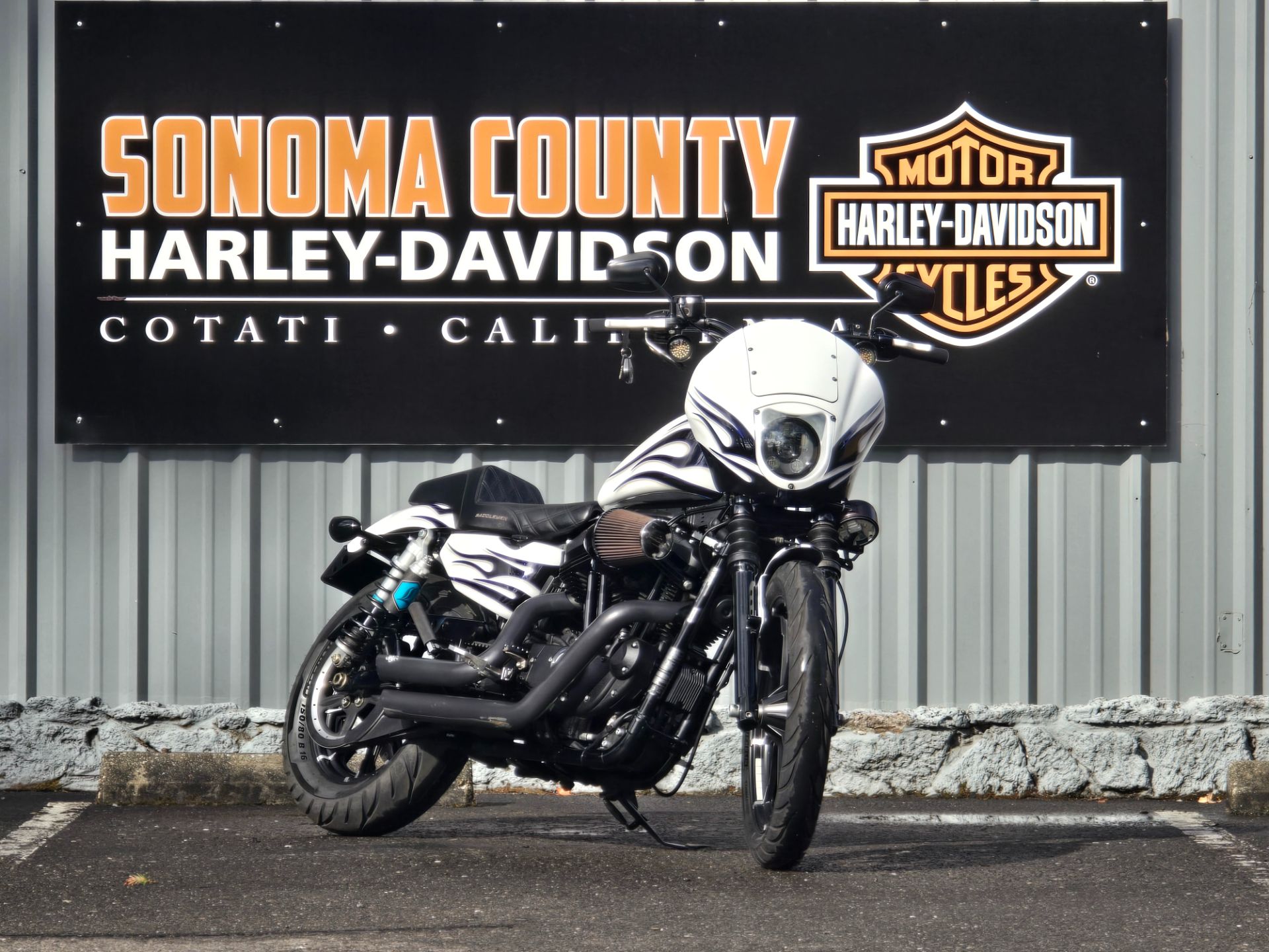 2017 Harley-Davidson Iron 883™ in Cotati, California - Photo 2