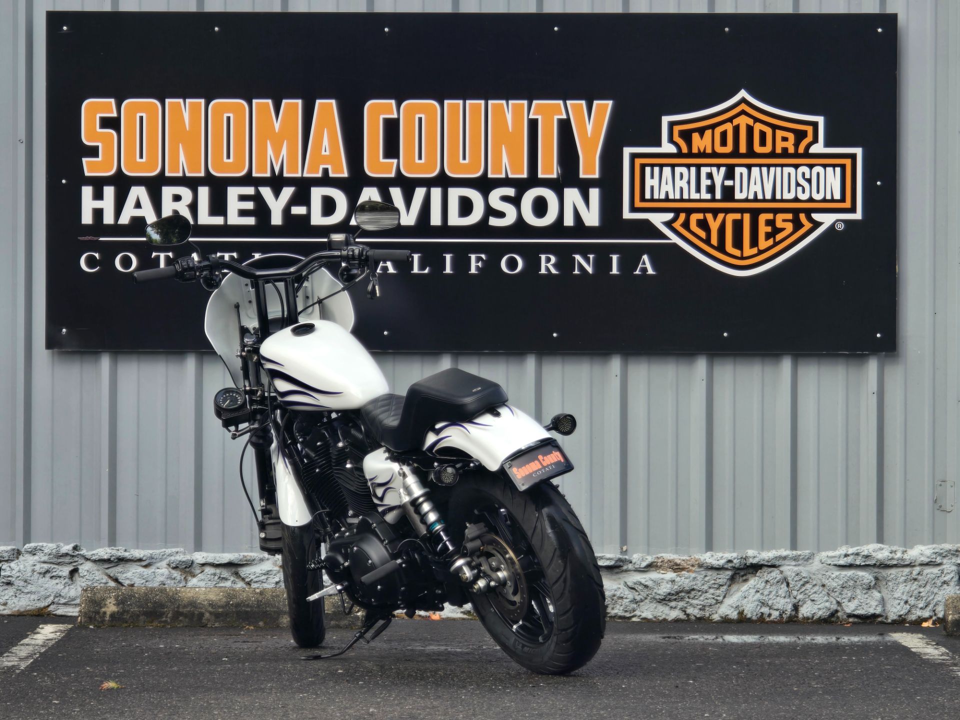 2017 Harley-Davidson Iron 883™ in Cotati, California - Photo 4
