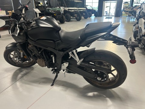 2026 Honda CB650R E-Clutch in Topeka, Kansas - Photo 2