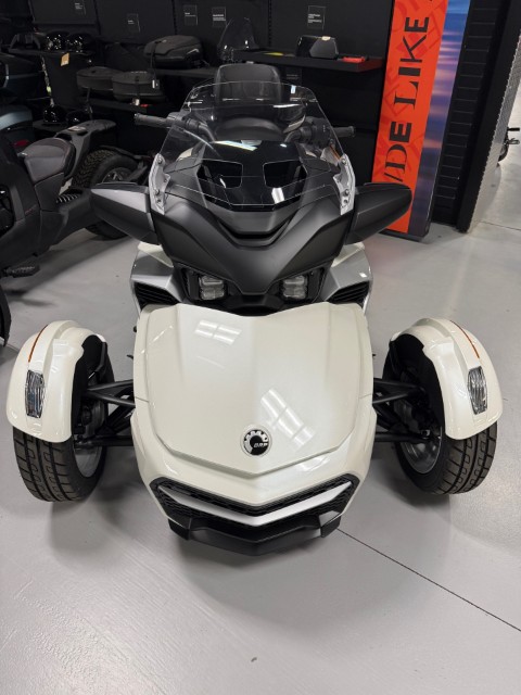 2026 Can-Am Spyder RT in Topeka, Kansas - Photo 2