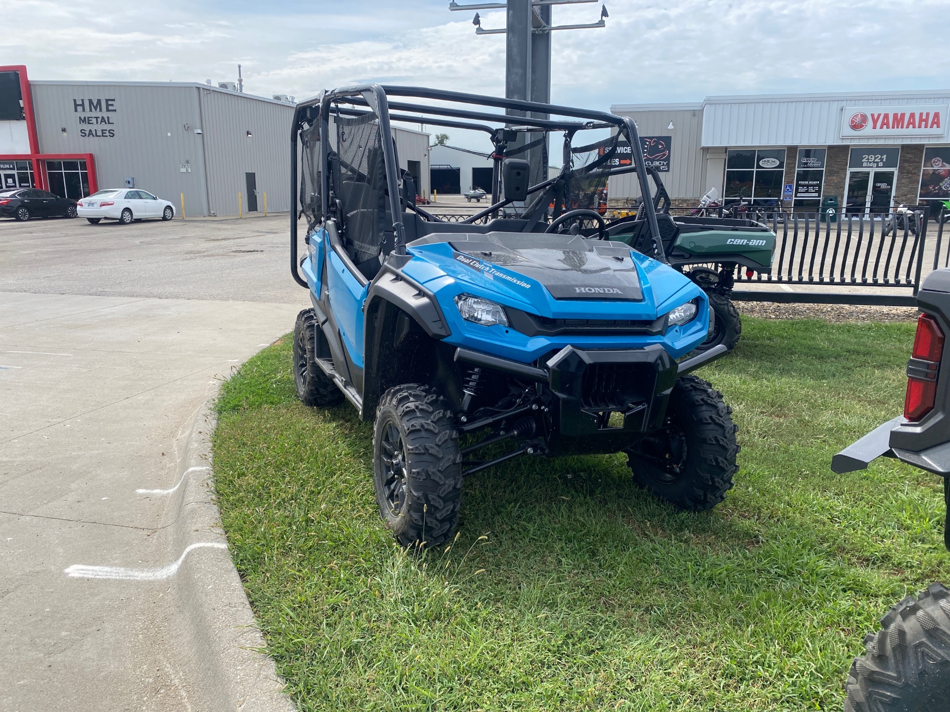2025 Honda Pioneer 1000-5 Deluxe in Topeka, Kansas - Photo 2