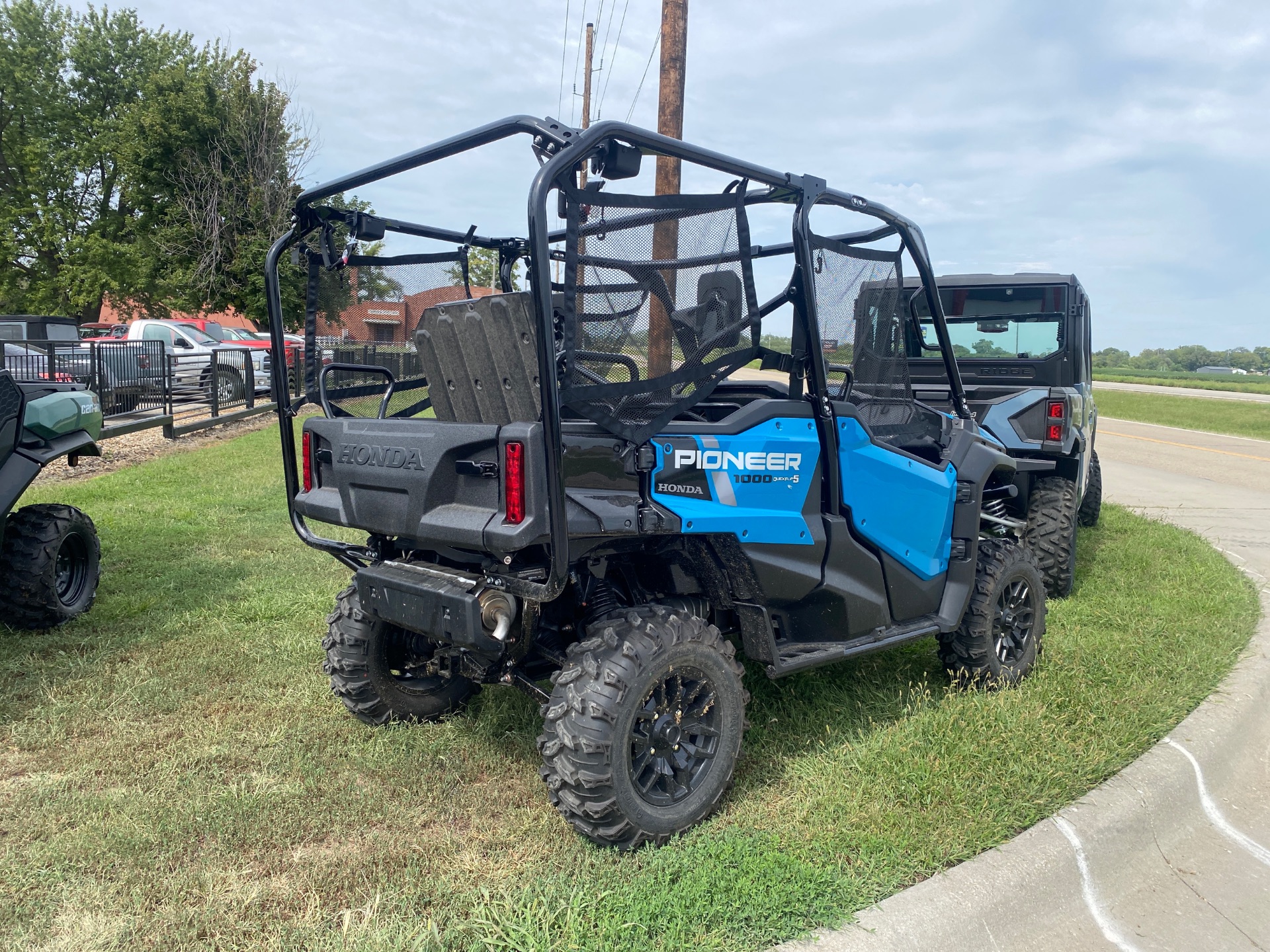 2025 Honda Pioneer 1000-5 Deluxe in Topeka, Kansas - Photo 3