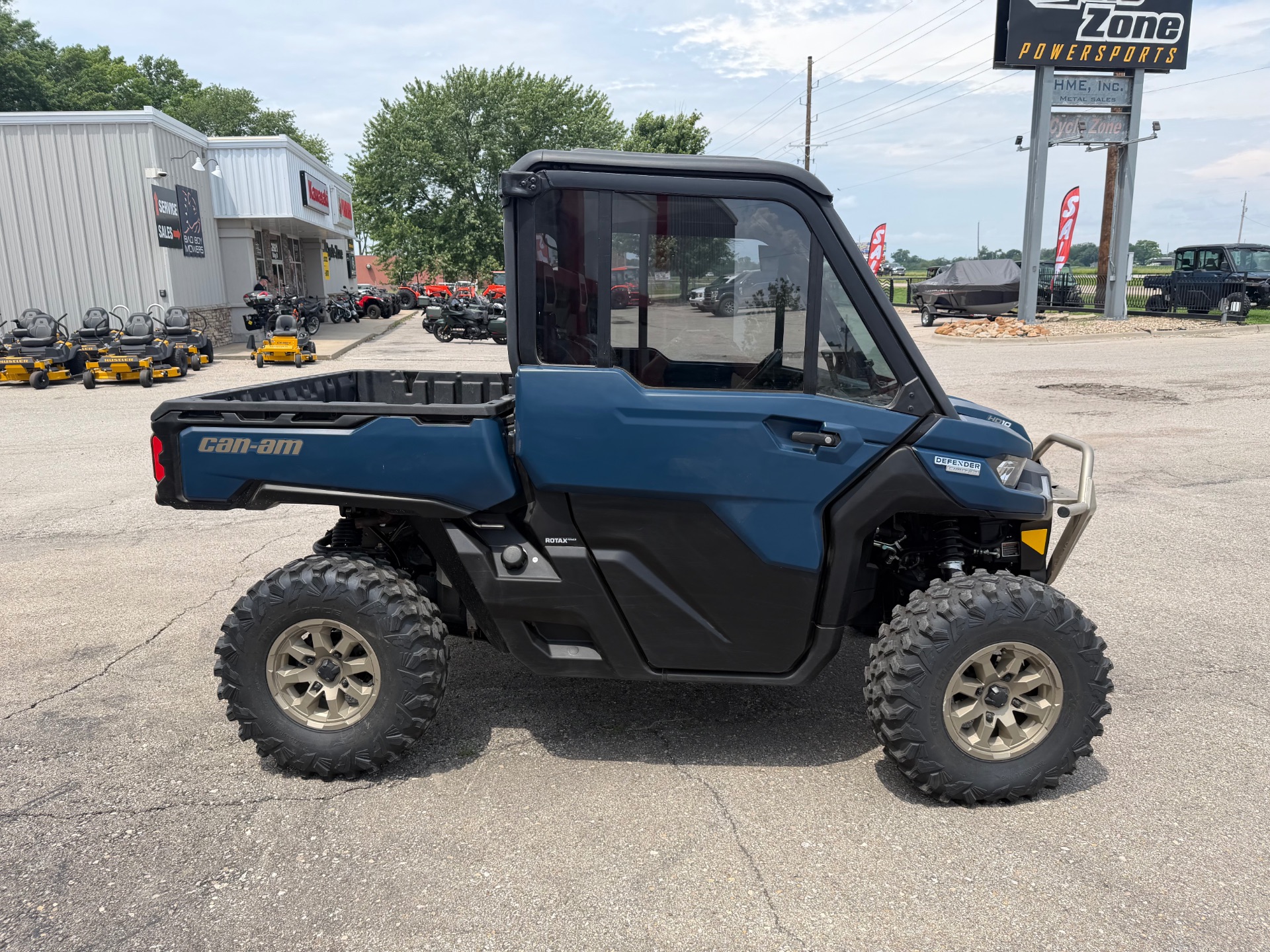 2025 Can-Am Defender Limited in Topeka, Kansas - Photo 1